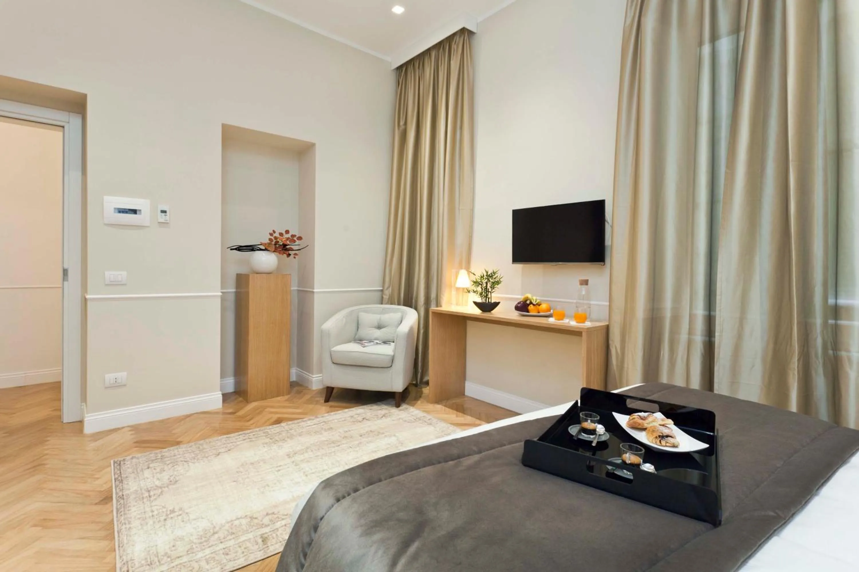 Bedroom, Bed in Vanity Navona