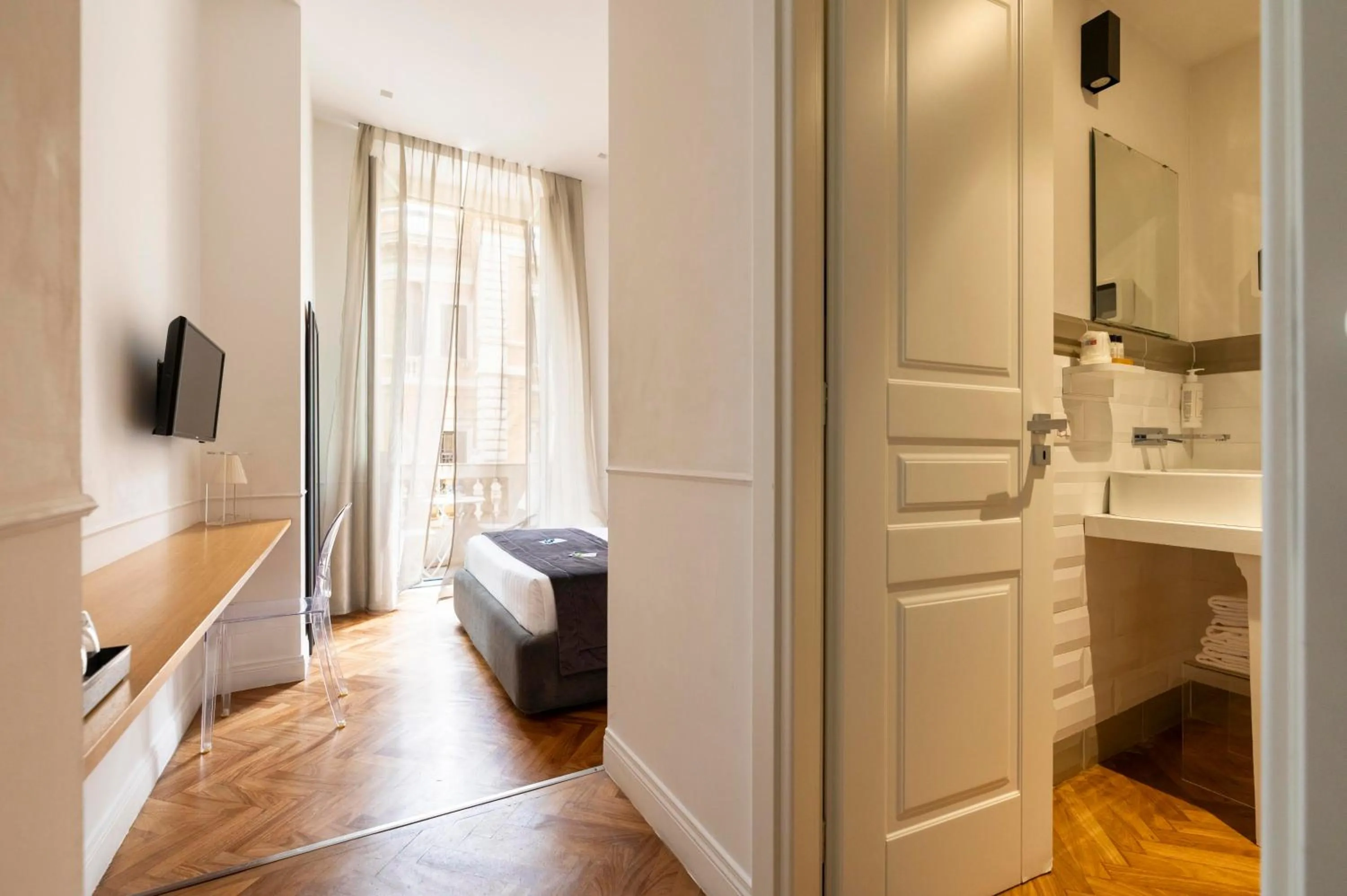 Photo of the whole room in Vanity Navona