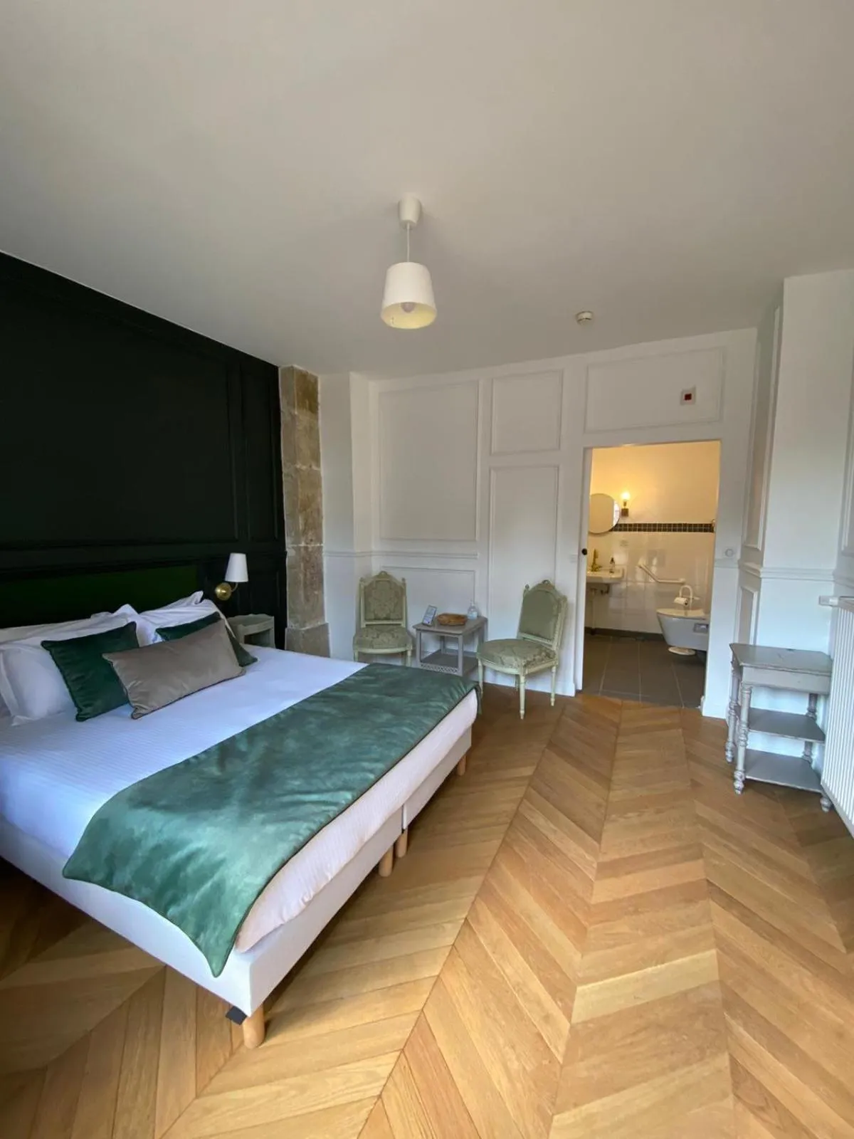 Photo of the whole room, Bed in Château De La Bûcherie