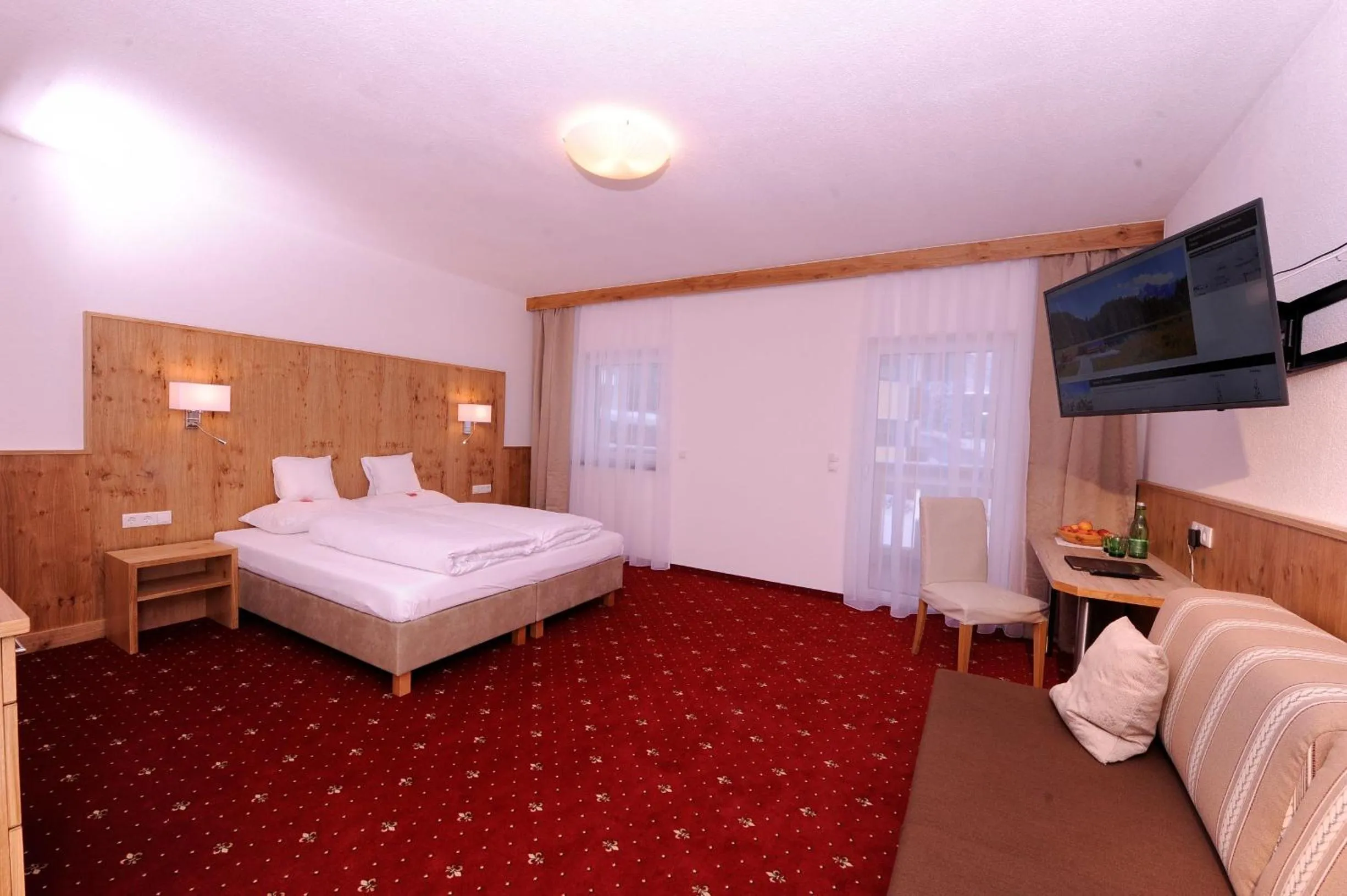 TV and multimedia, Bed in Gasthof Burkert