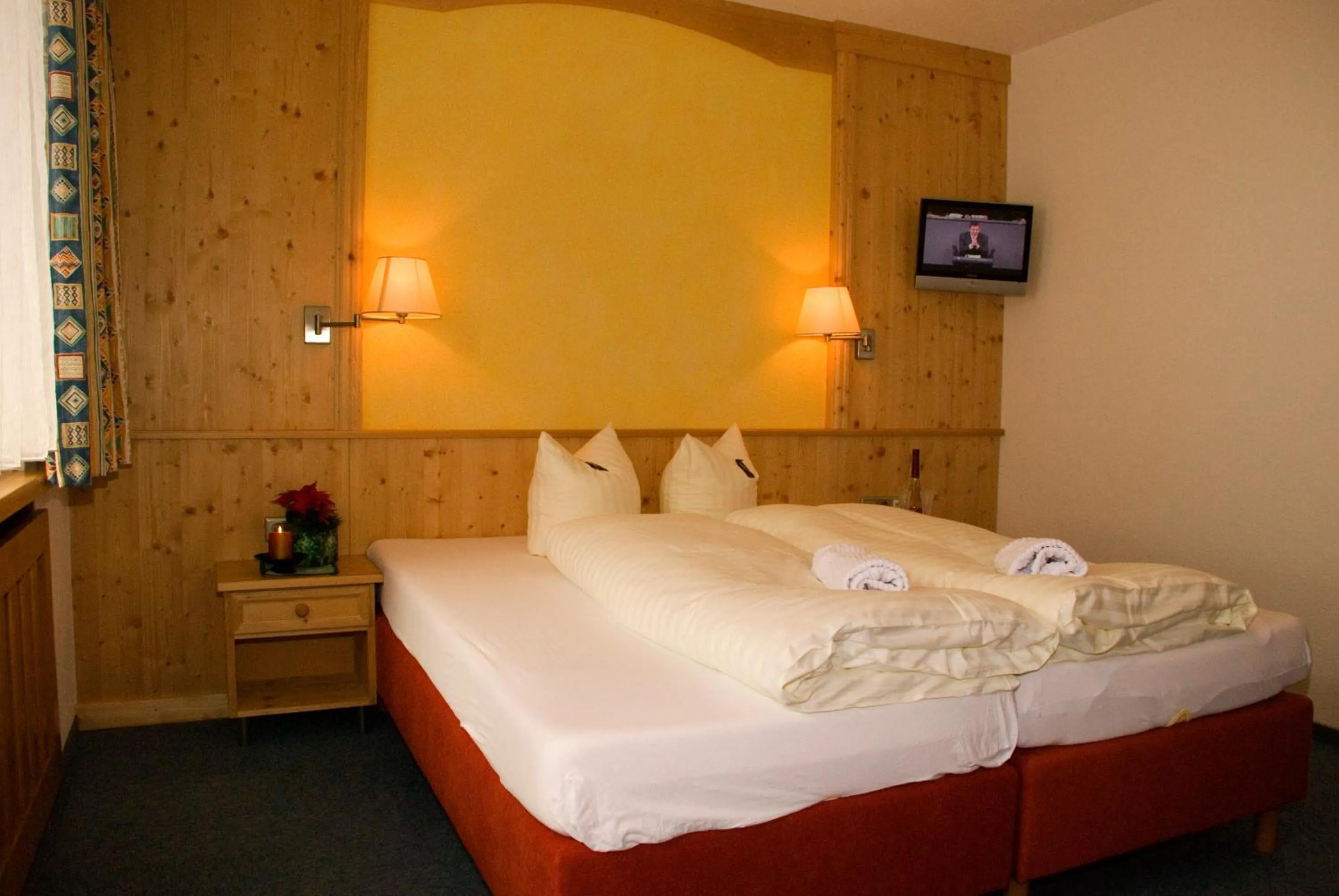 Shower, Bed in Gasthof Burkert