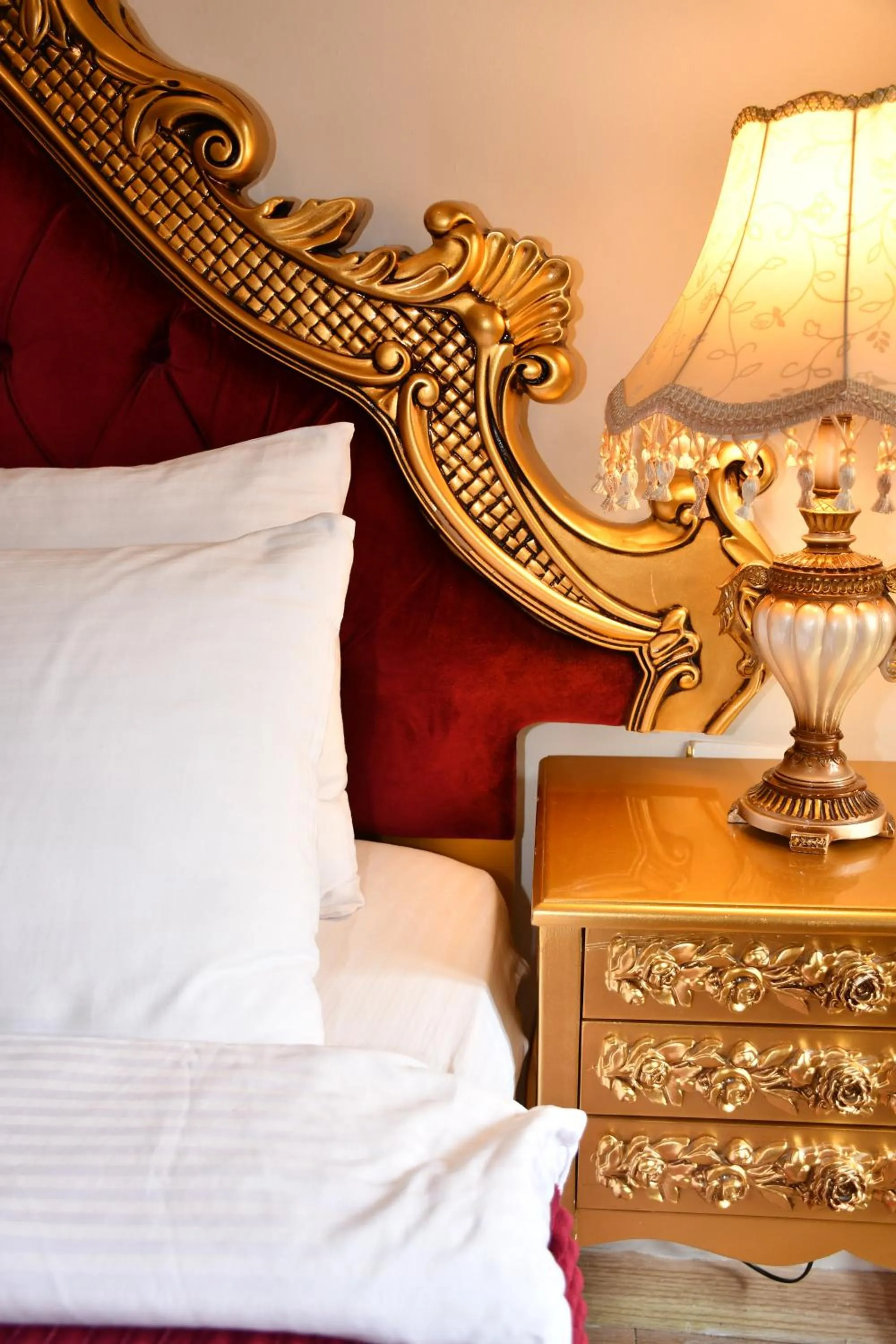 Bed in Katerina Palace 1877