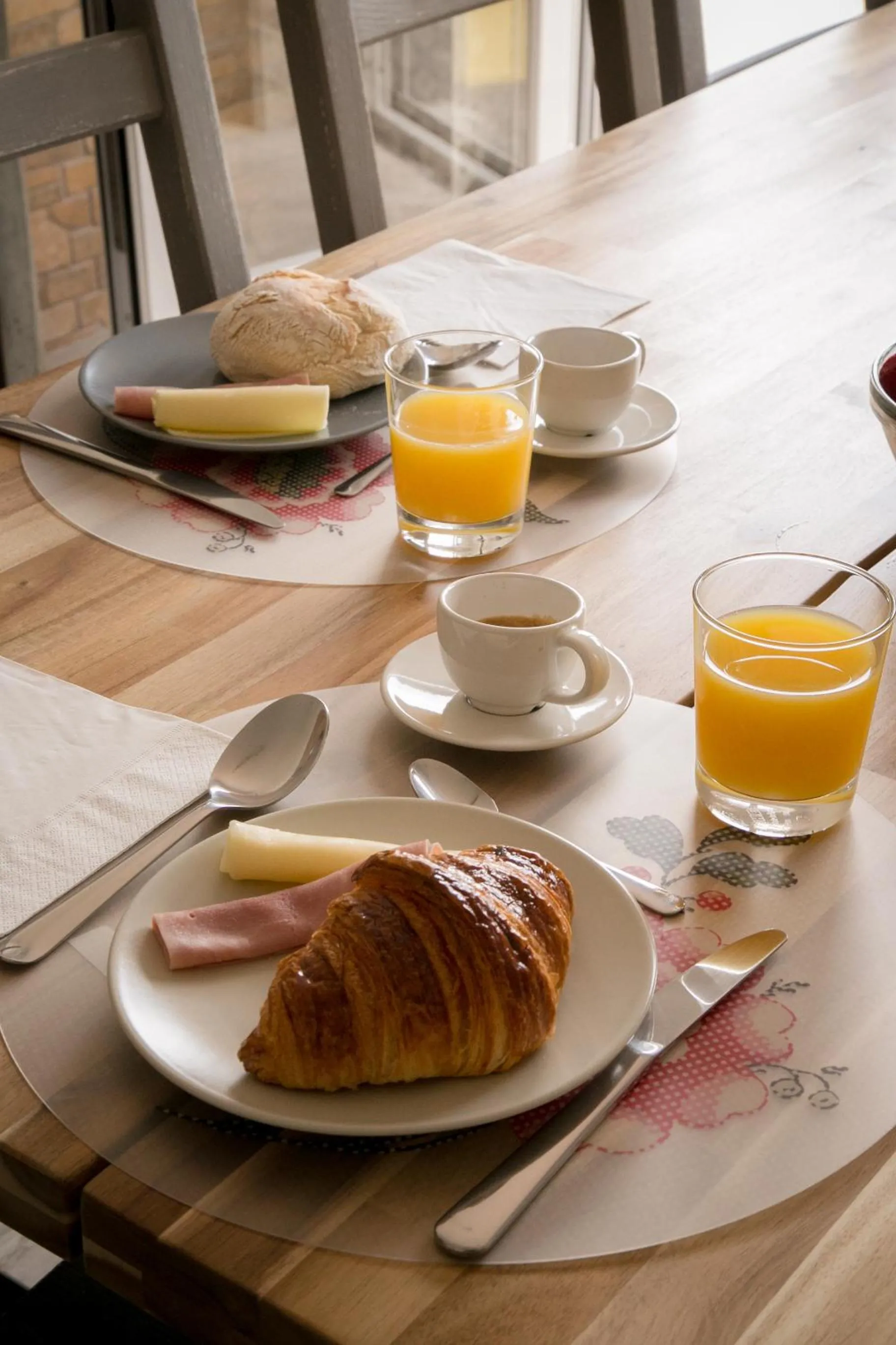 Buffet breakfast in The Globetrotter's Inn
