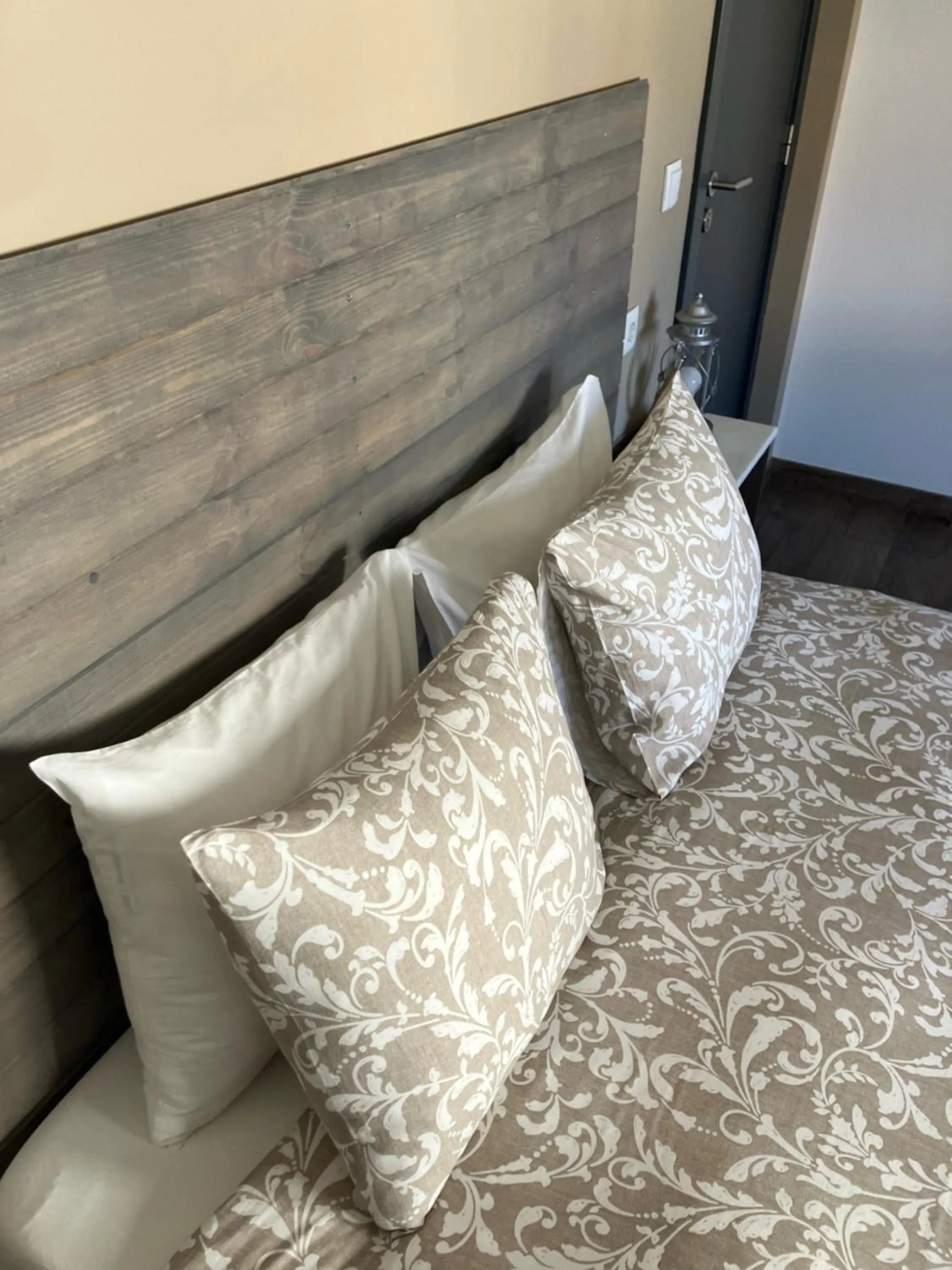 Bed in The Globetrotter's Inn