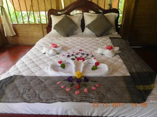 Bed in Mekong Ecolodge Bungalow