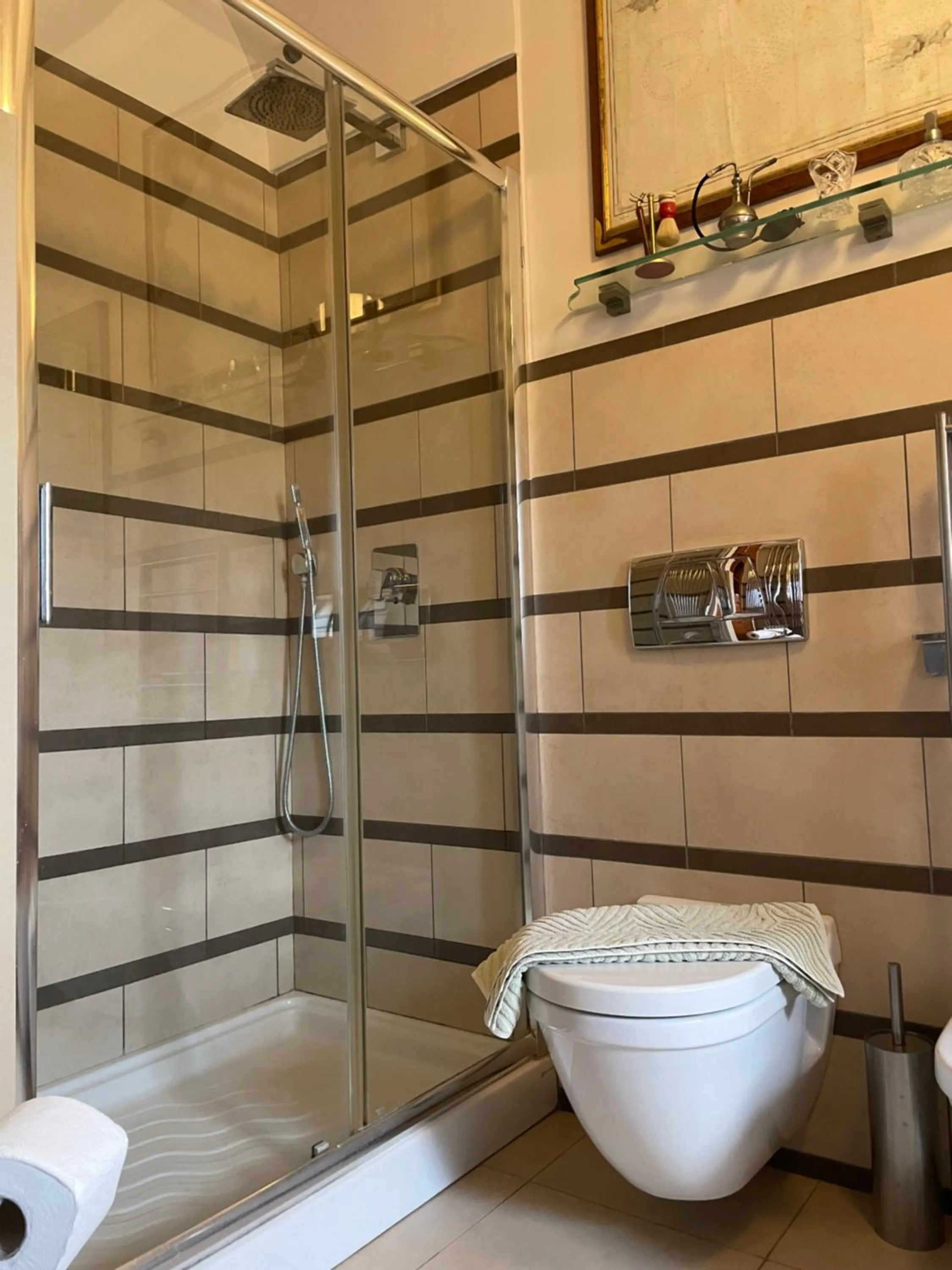 Shower in Domus Felix