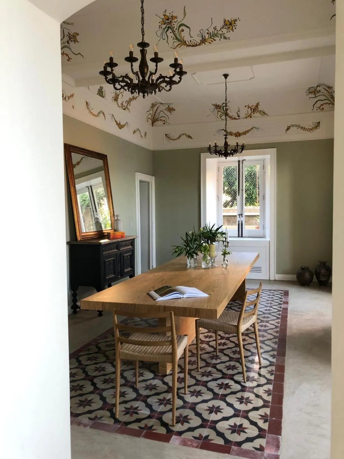 Communal lounge/ TV room in Villa Mabel Boutique Hotel