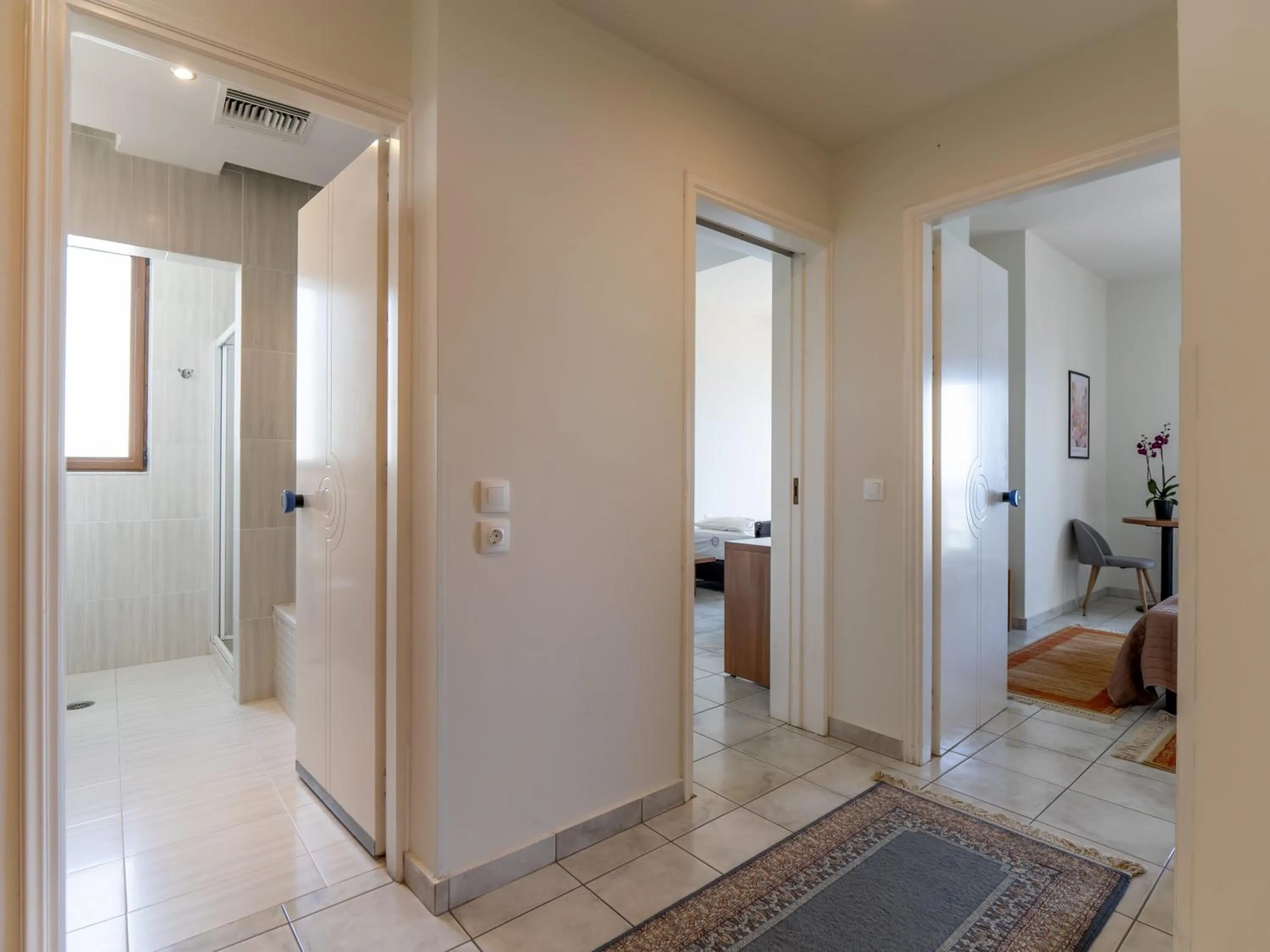 Photo of the whole room in Sunset Hotel