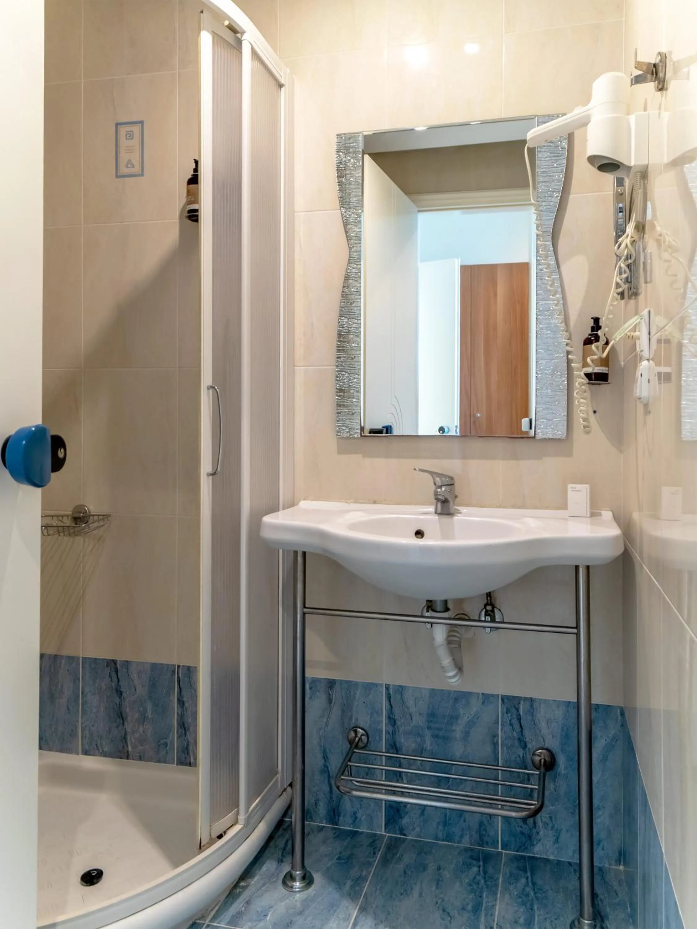 Shower in Sunset Hotel