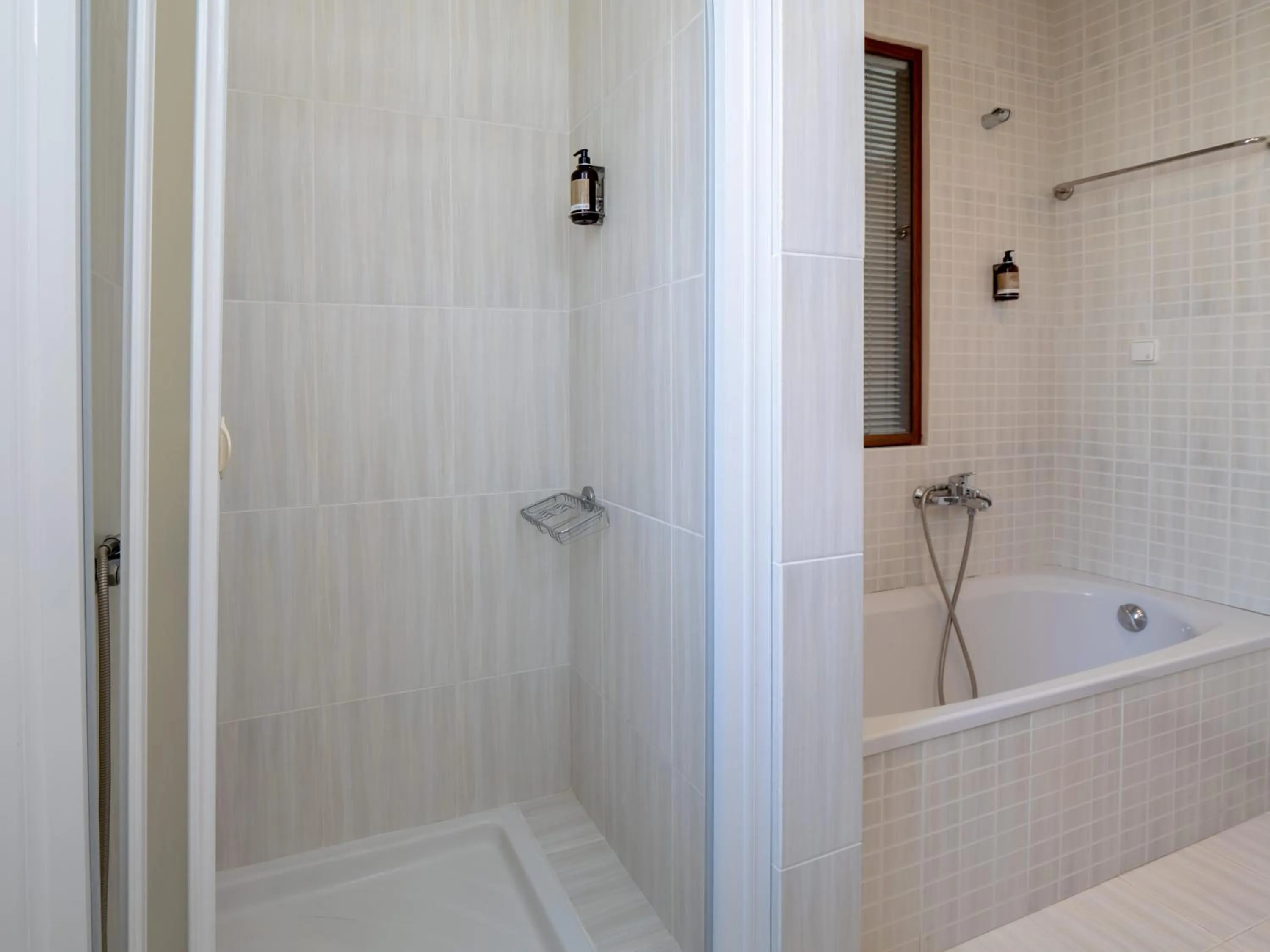 Shower in Sunset Hotel