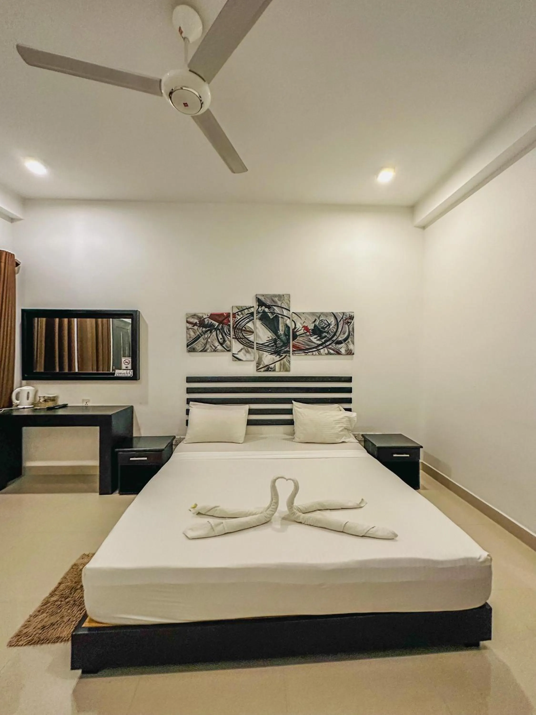 Bed in Sunrise Palace Negombo
