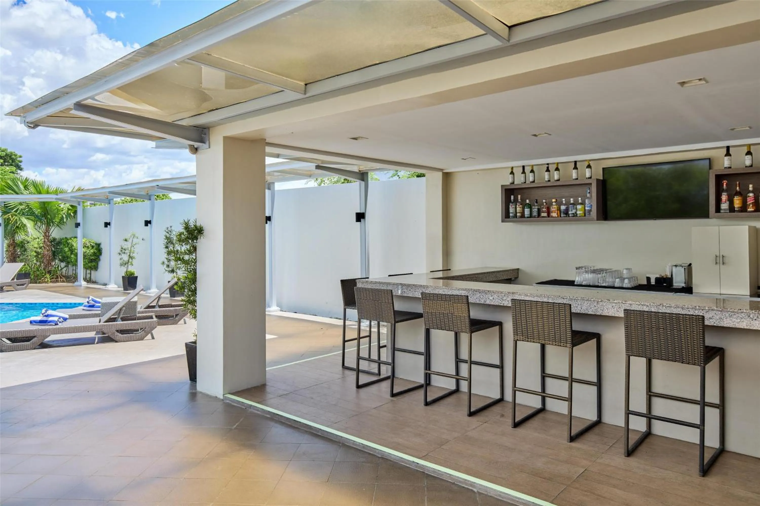 Pool view in Park Inn By Radisson Clark