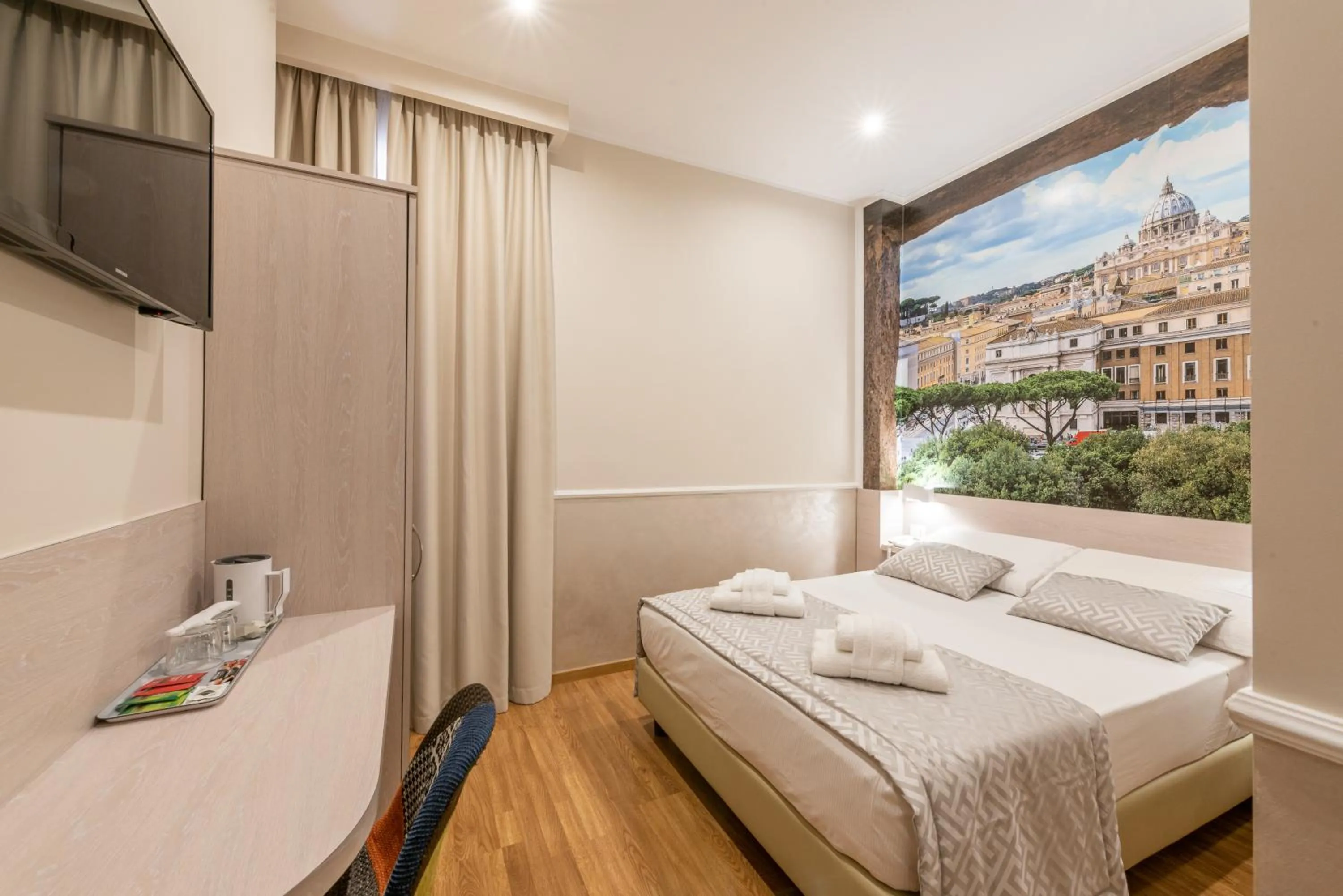 Photo of the whole room, Bed in Top Floor Colosseo Guesthouse