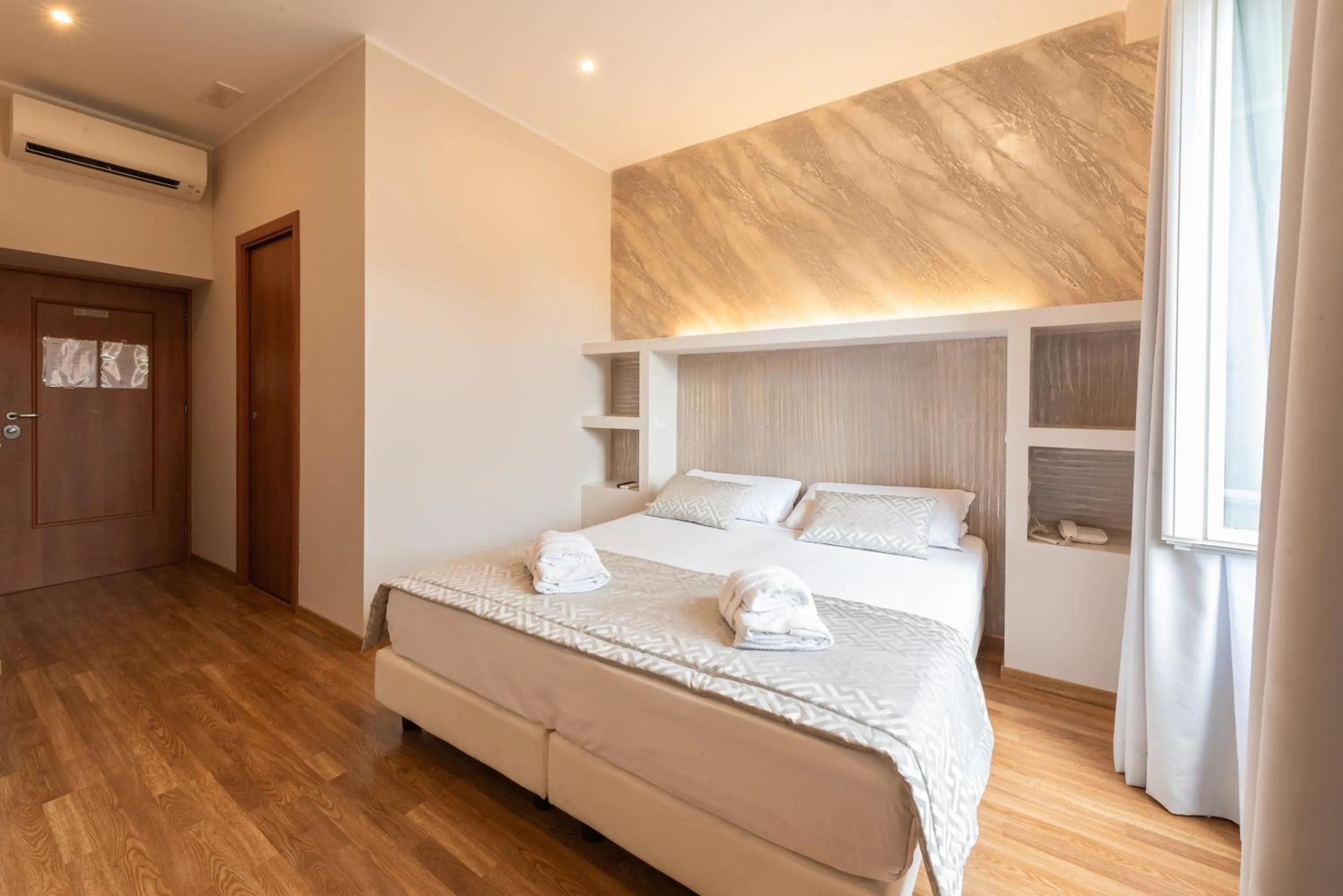 Photo of the whole room, Bed in Top Floor Colosseo Guesthouse