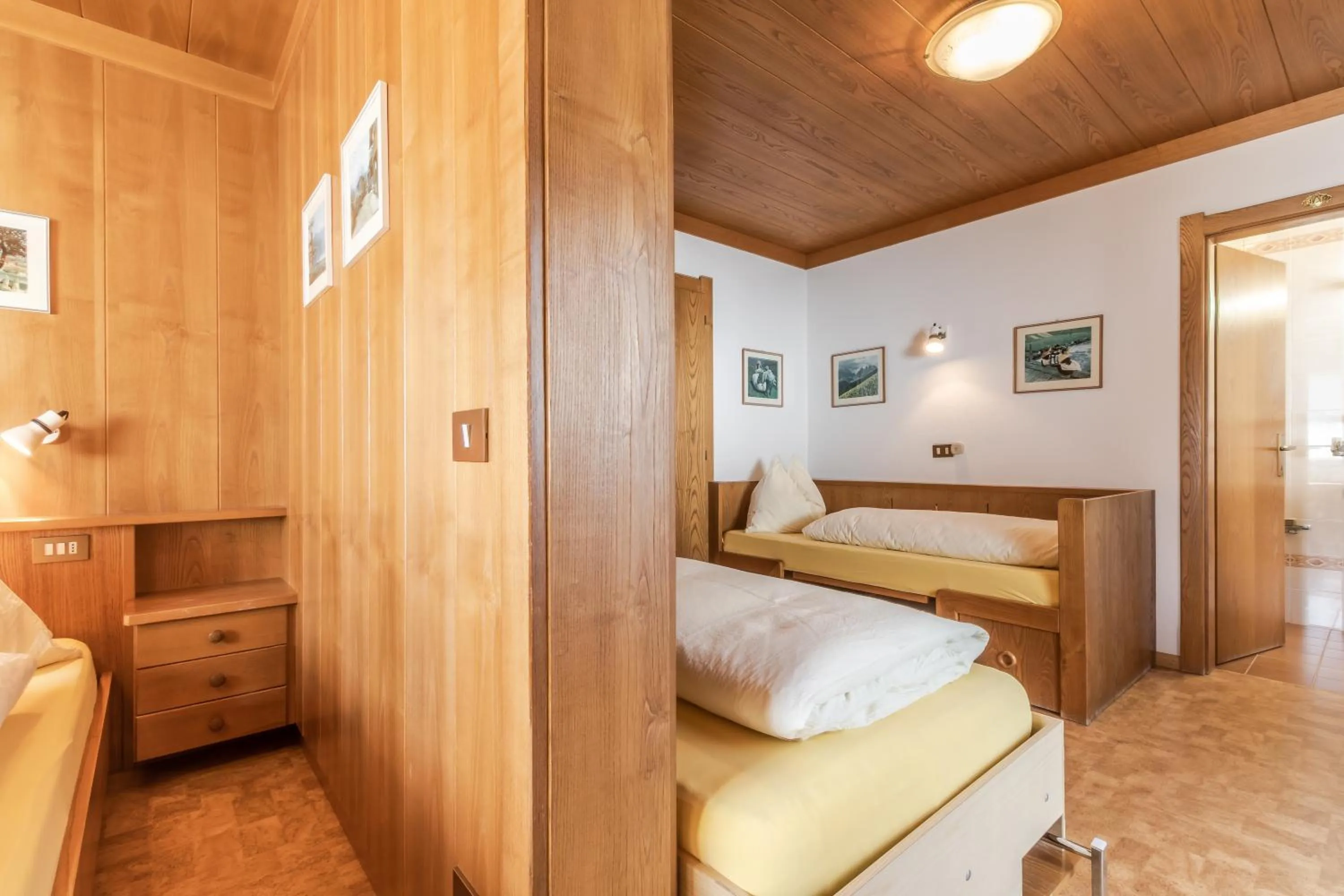 Photo of the whole room, Bed in Garni Baita