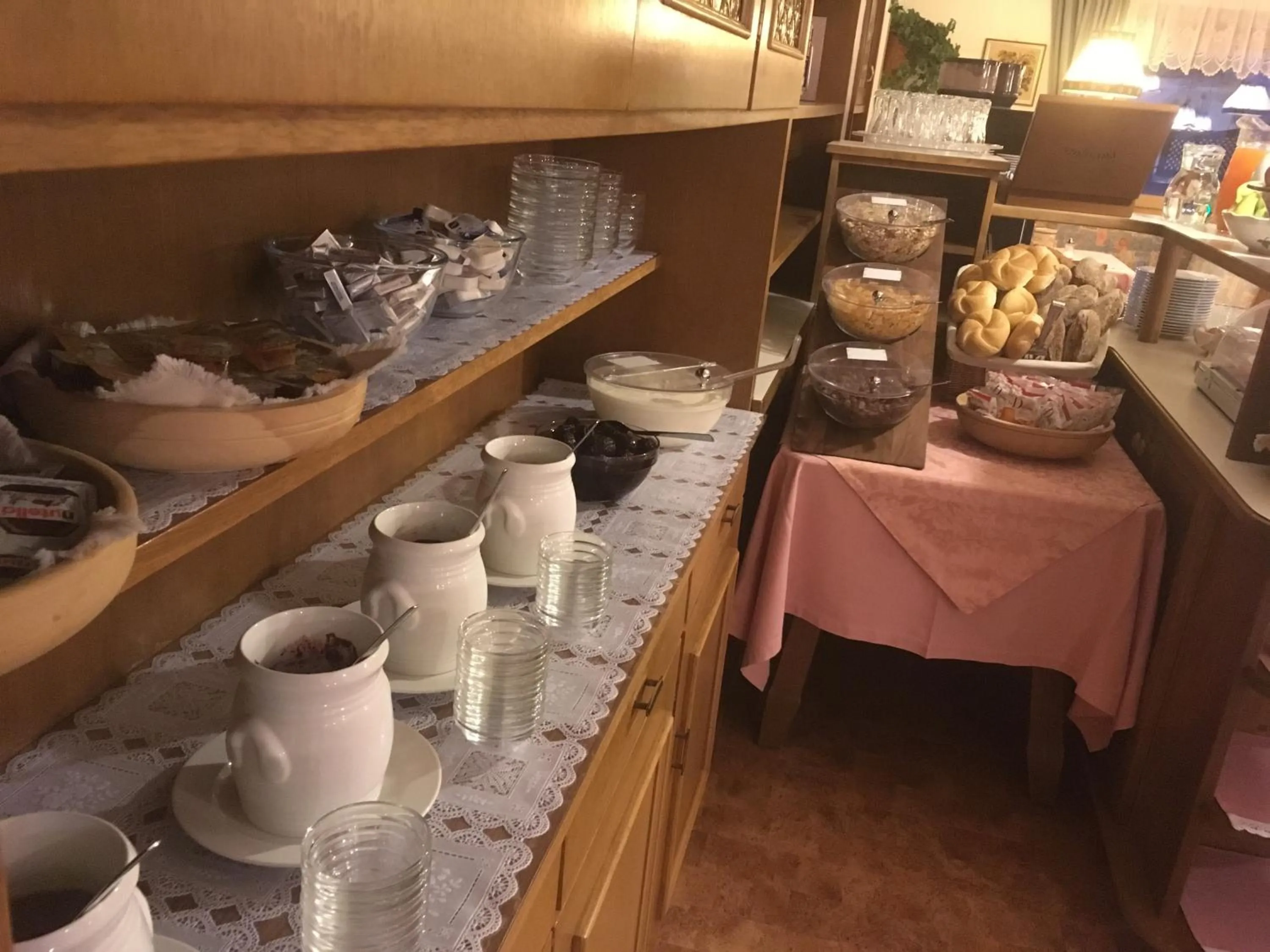 Buffet breakfast in Garni Baita