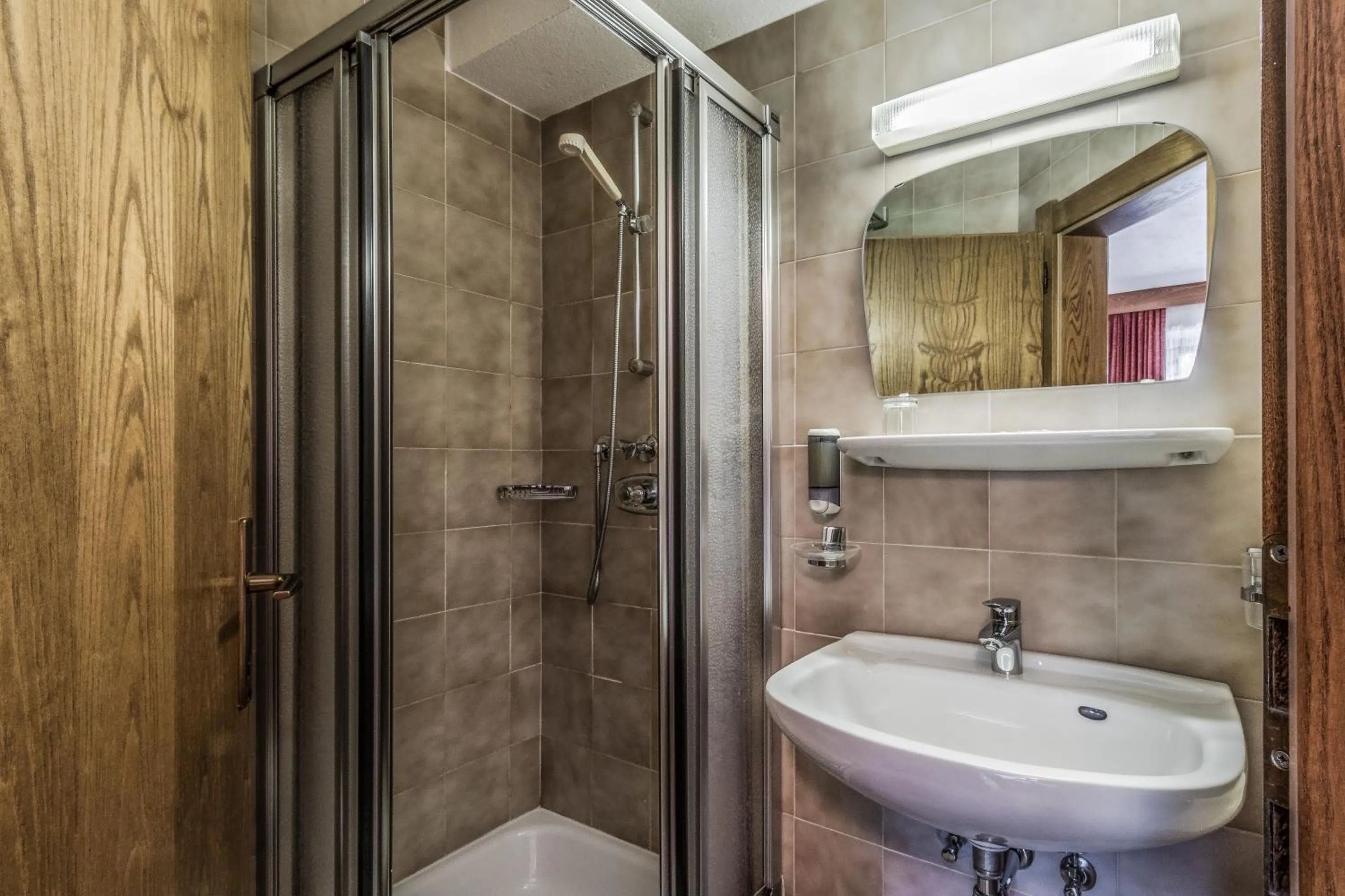 Bathroom in Garni Baita