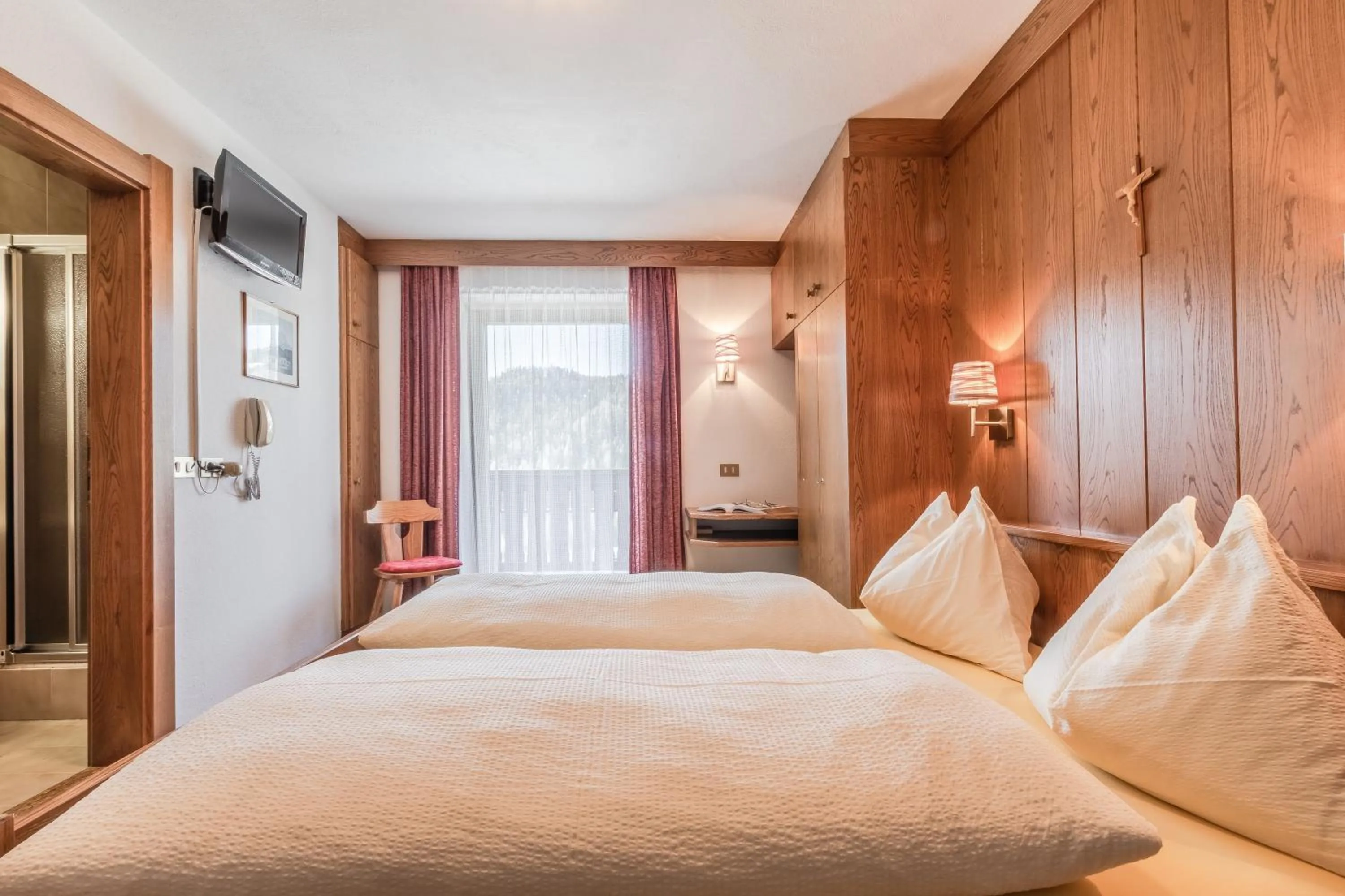 Photo of the whole room, Bed in Garni Baita