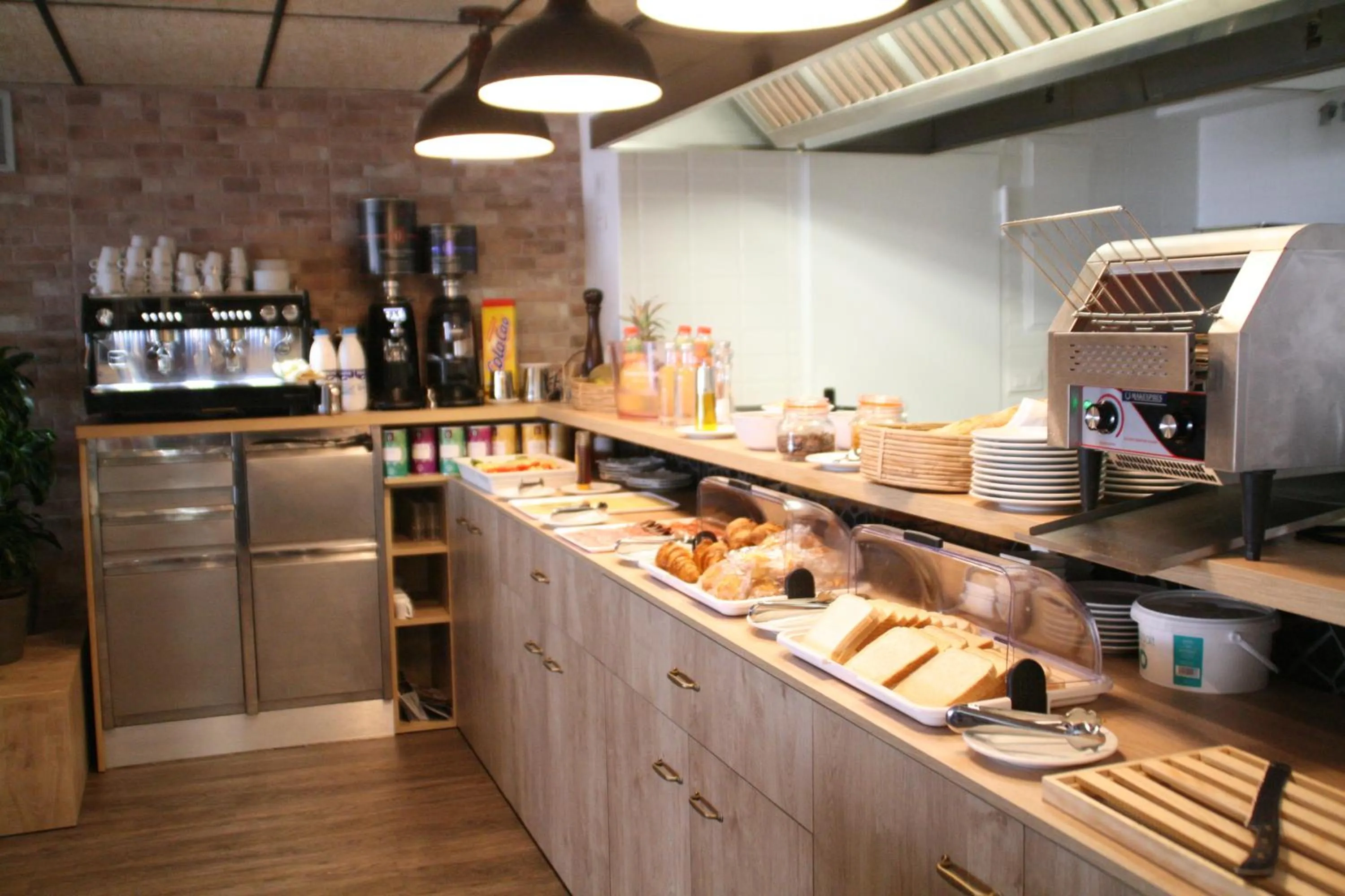 Restaurant/places to eat in Hotel Vela