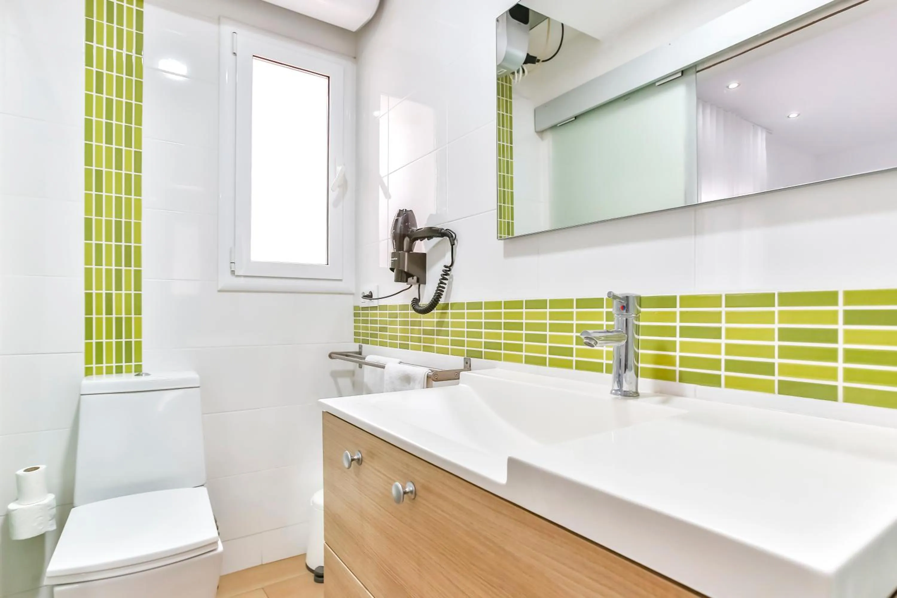 Bathroom in Laramond Barcelona Rooms