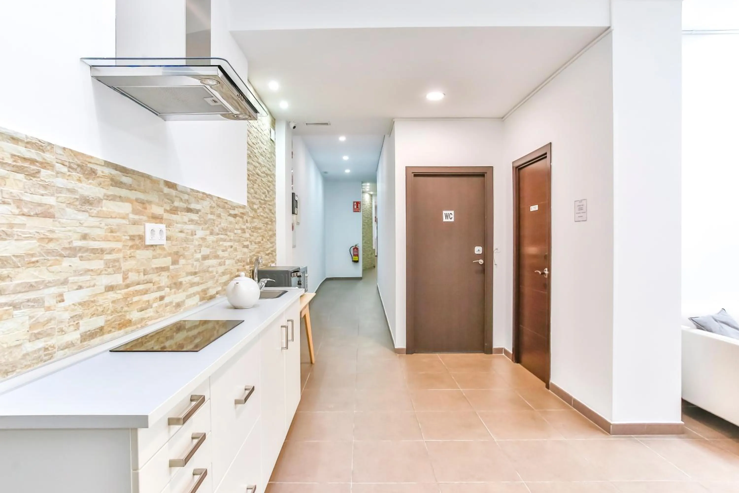 Communal kitchen in Laramond Barcelona Rooms