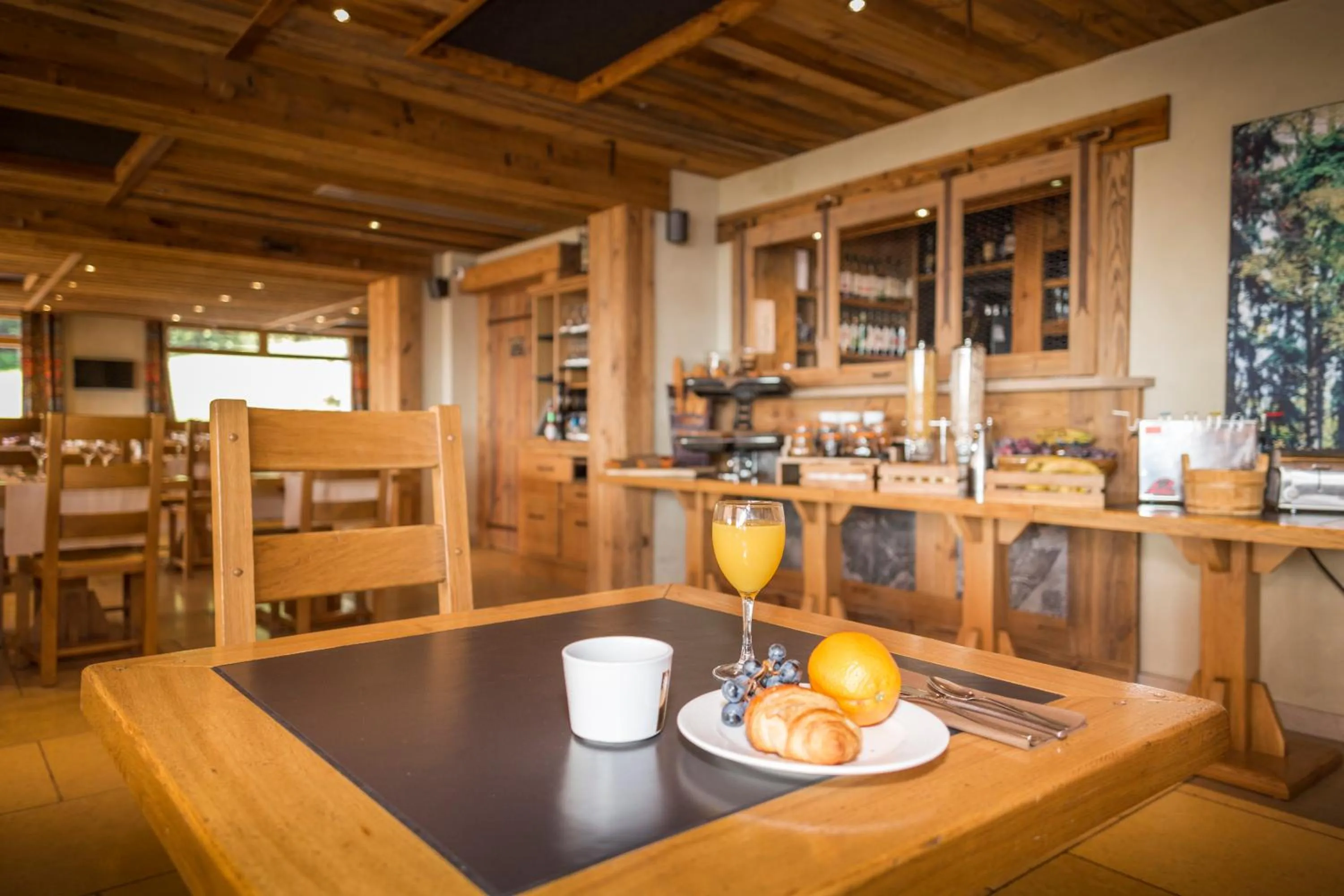 Breakfast in Hôtel-Restaurant Bois Joly