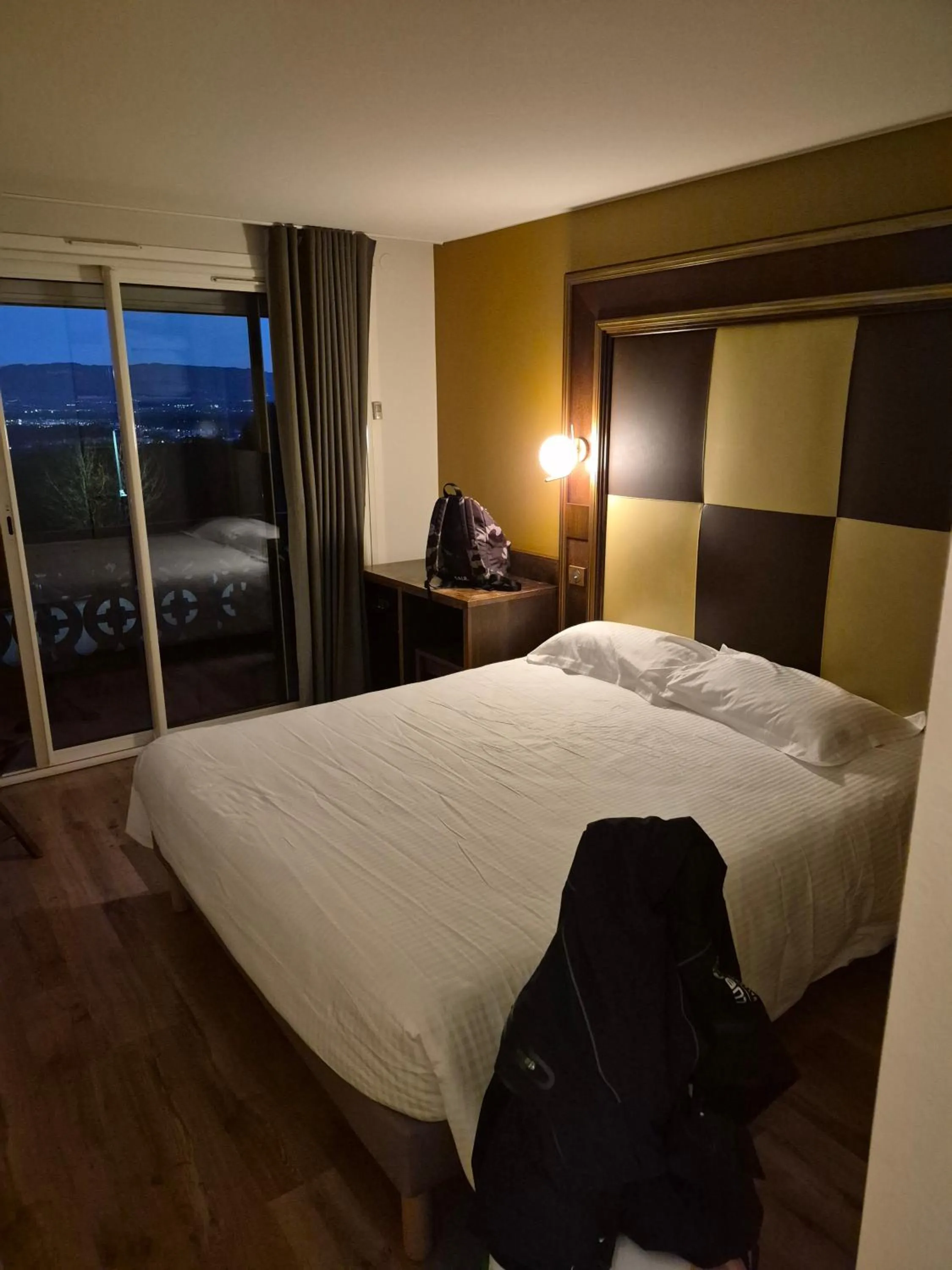 Bed in Hôtel-Restaurant Bois Joly