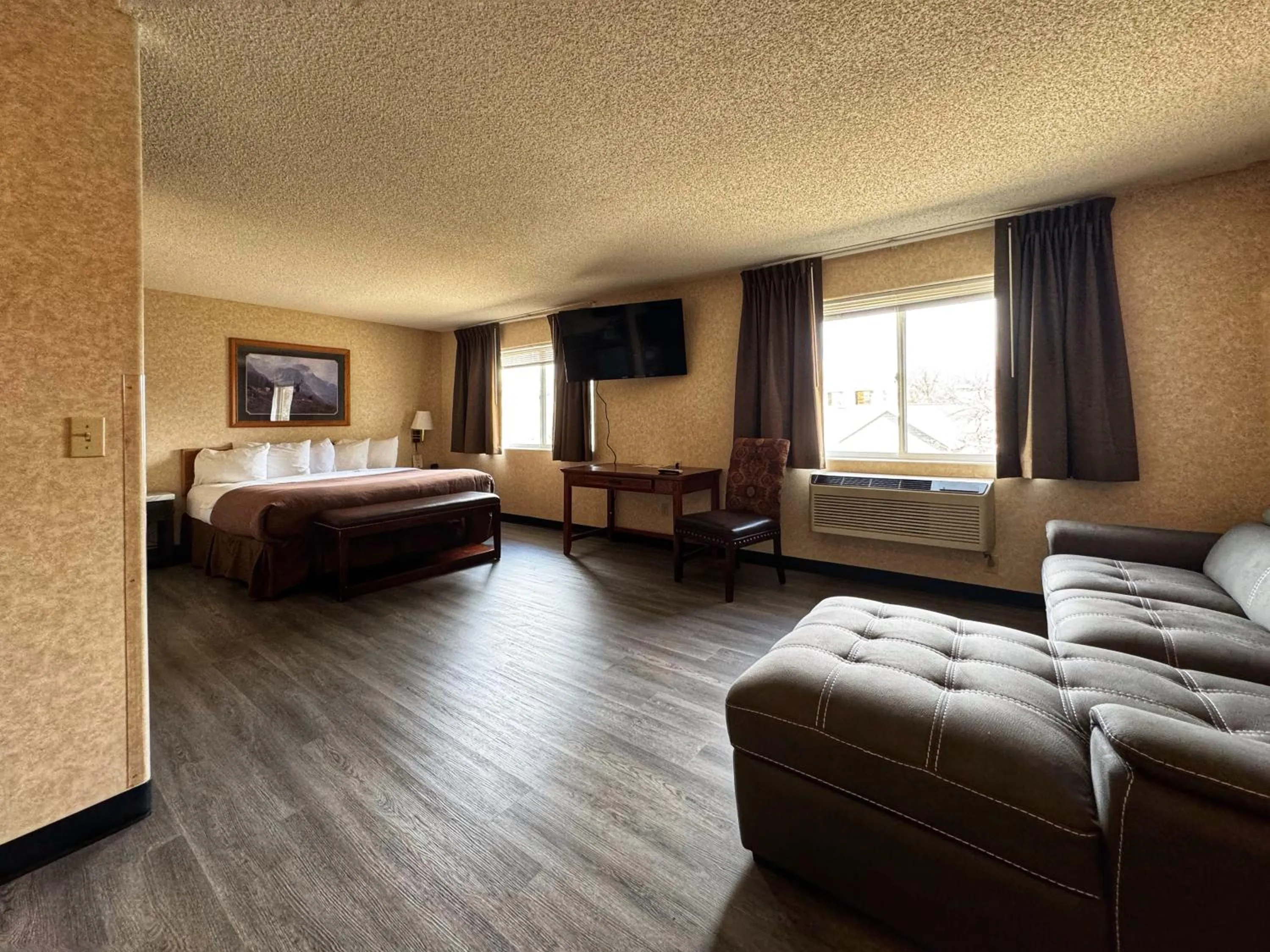 Photo of the whole room, Bed in Stay Wise Inn Cedaredge