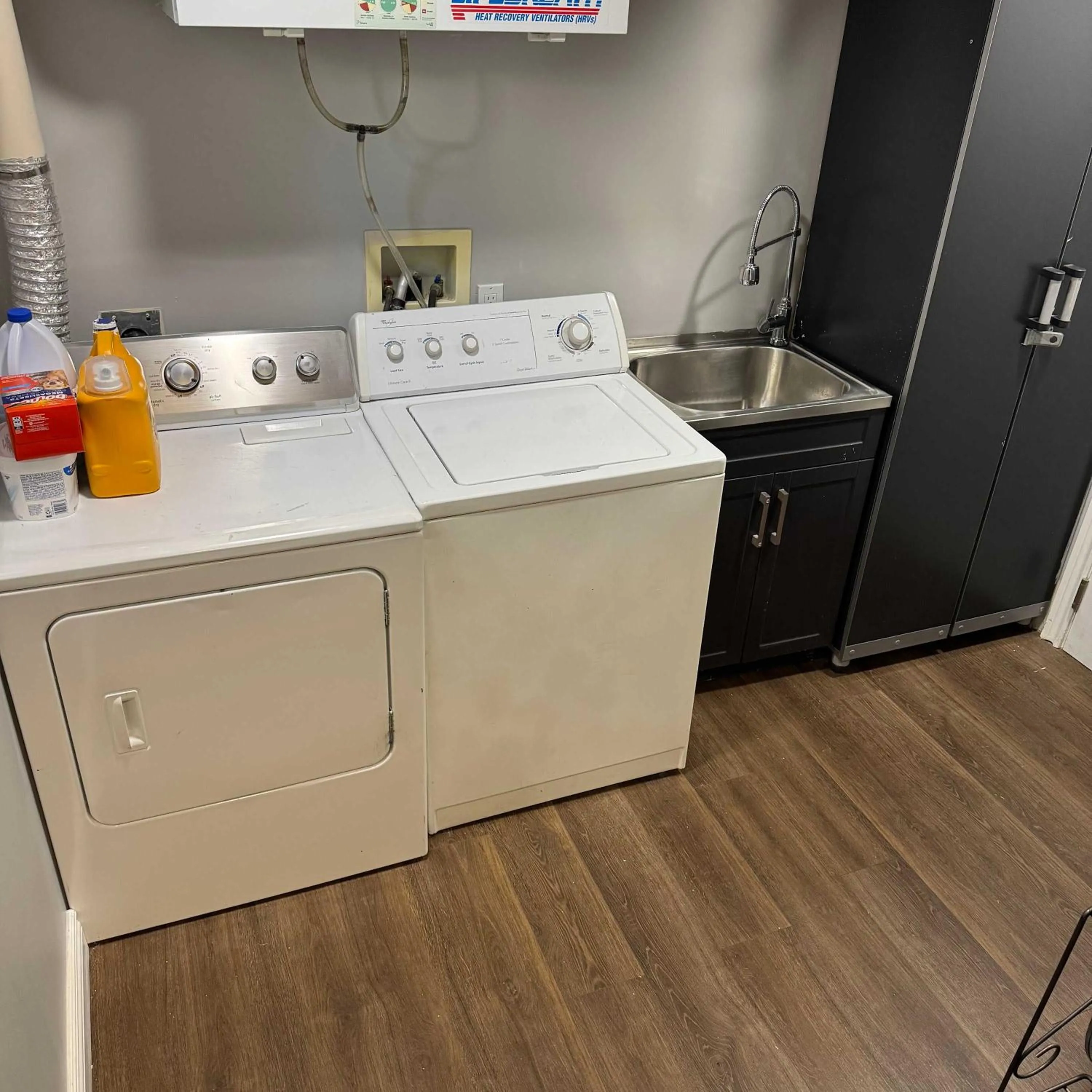 5 Bedrooms, Mountain Views, Steps from Blue Mountain Village, Hot Tub, BBQ