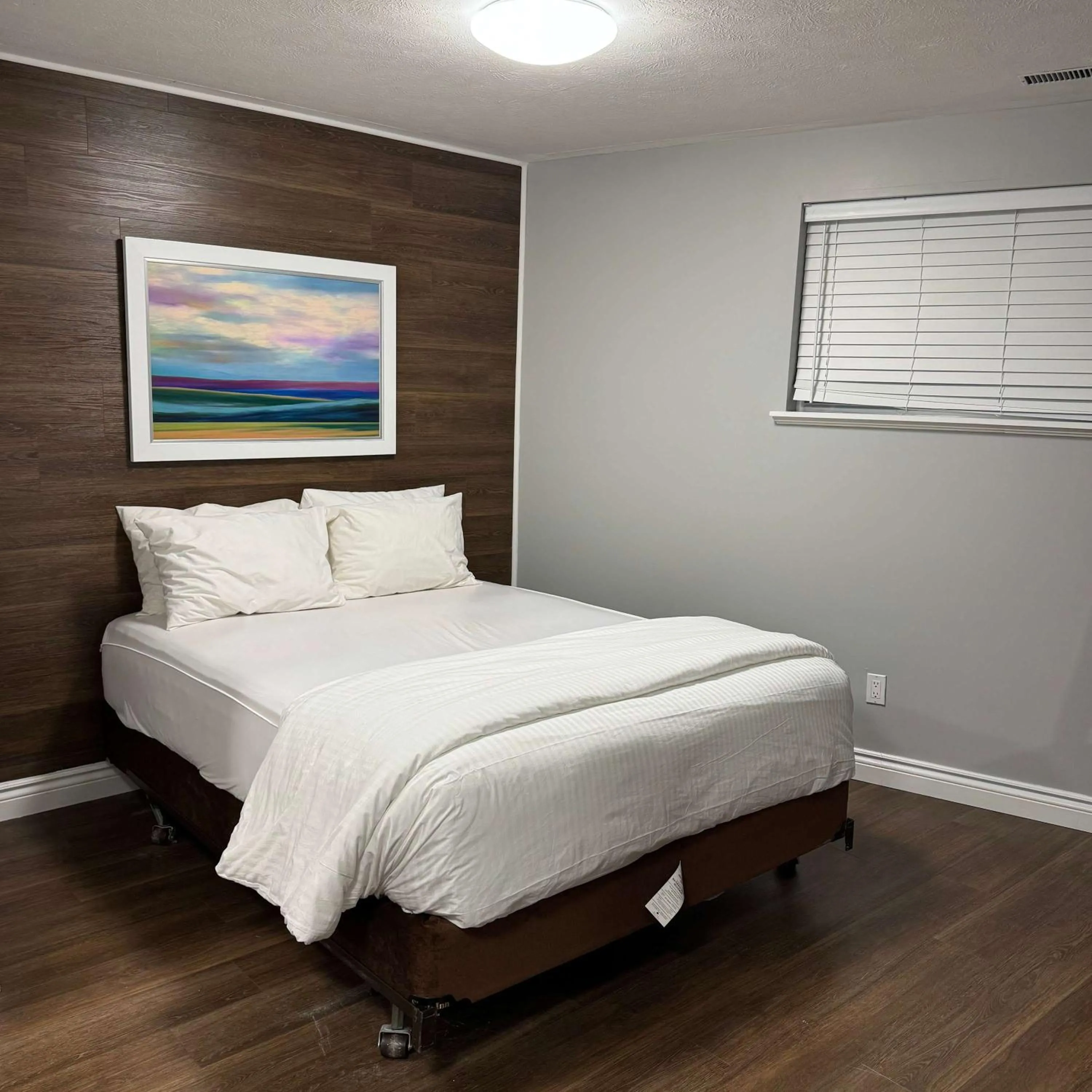 Bed in 5 Bedrooms, Mountain Views, Steps from Blue Mountain Village, Hot Tub, BBQ