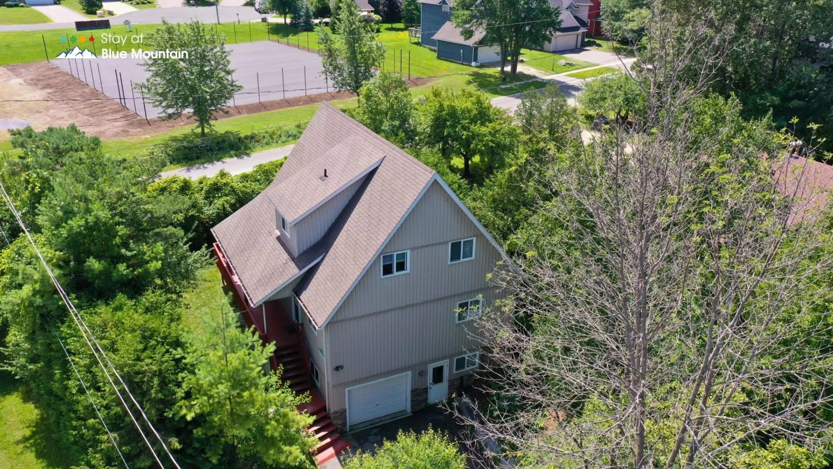 5 Bedrooms, Mountain Views, Steps from Blue Mountain Village, Hot Tub, BBQ