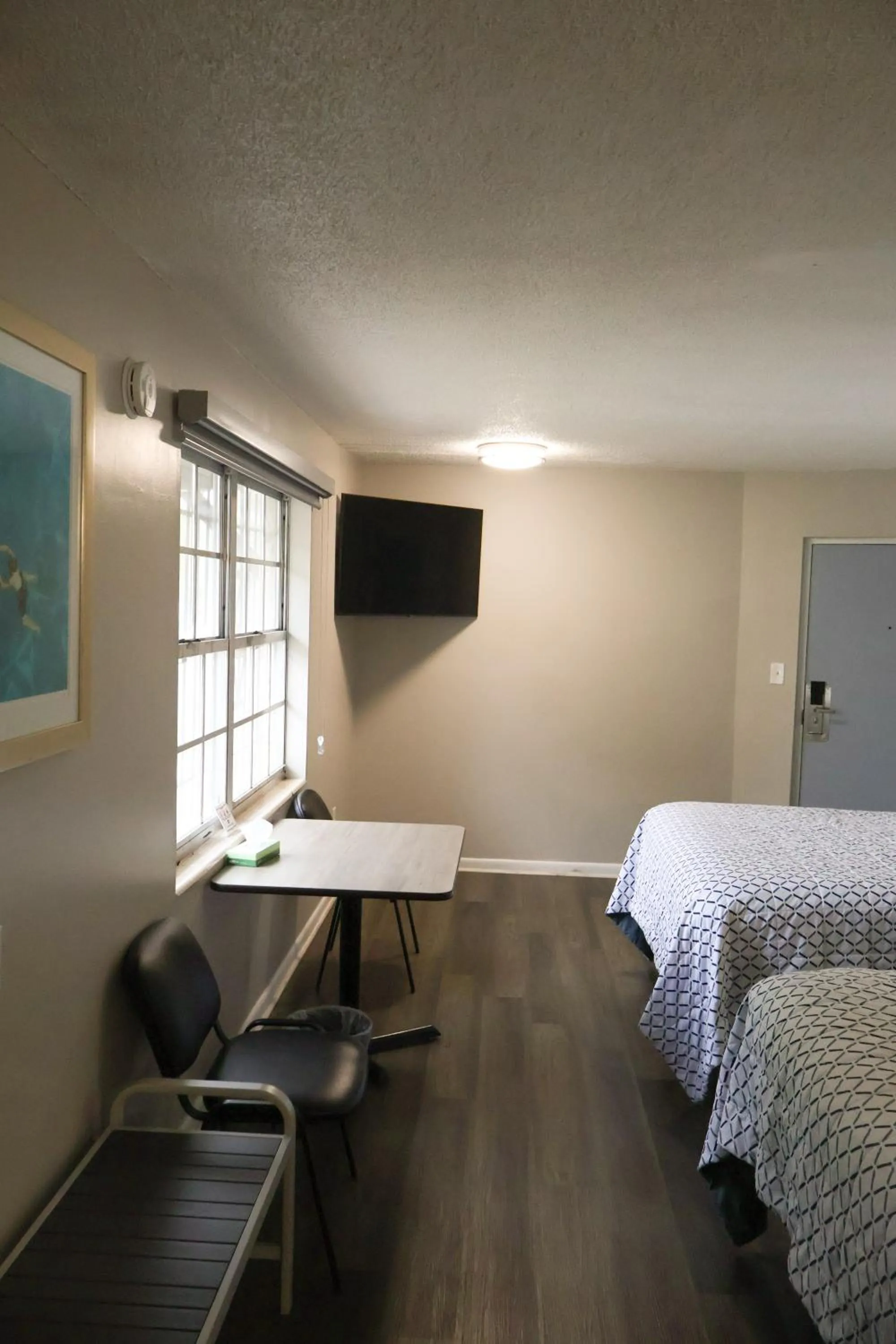 Bed in Economy Inn Historic District