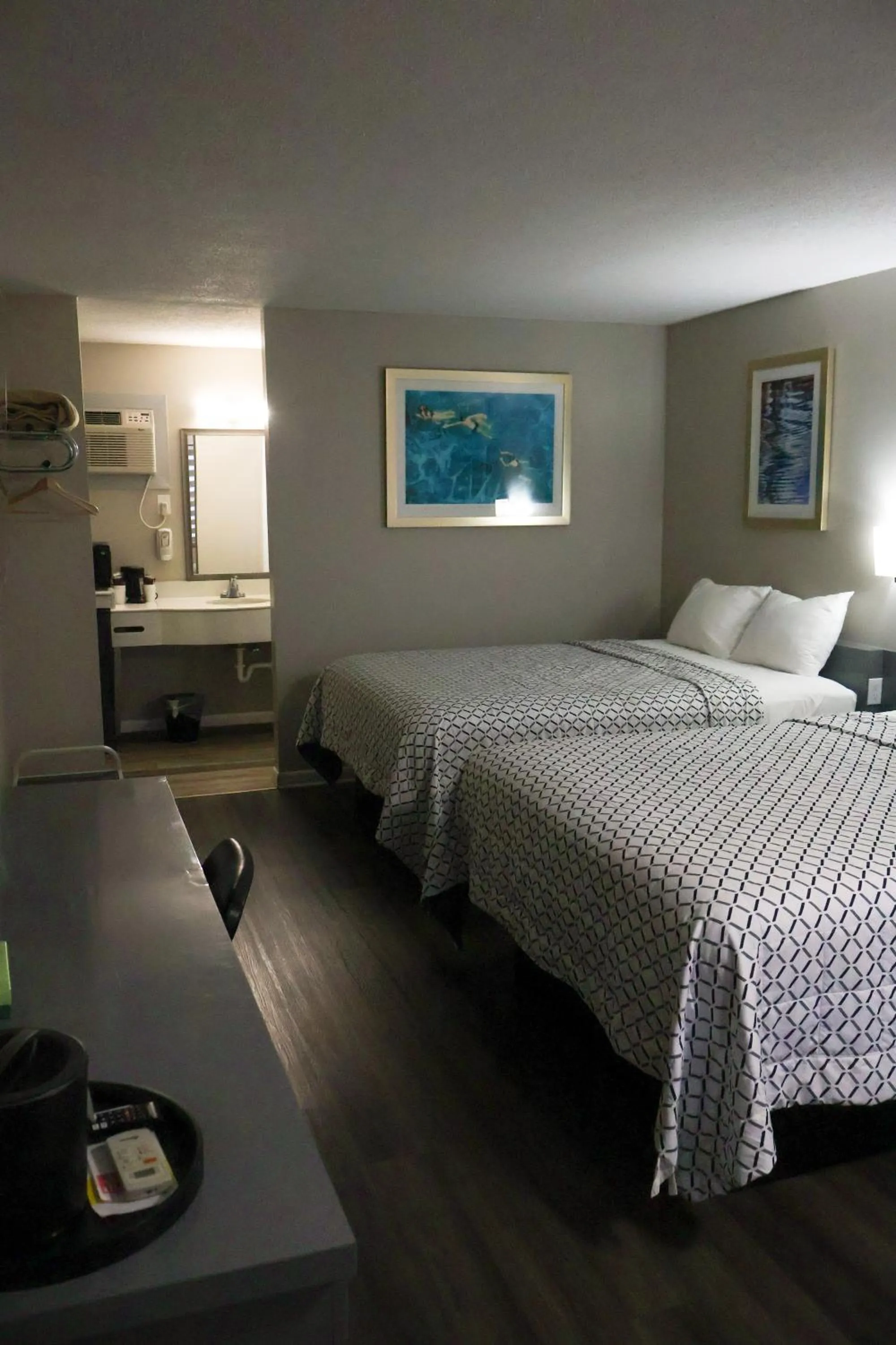 Bed in Economy Inn Historic District