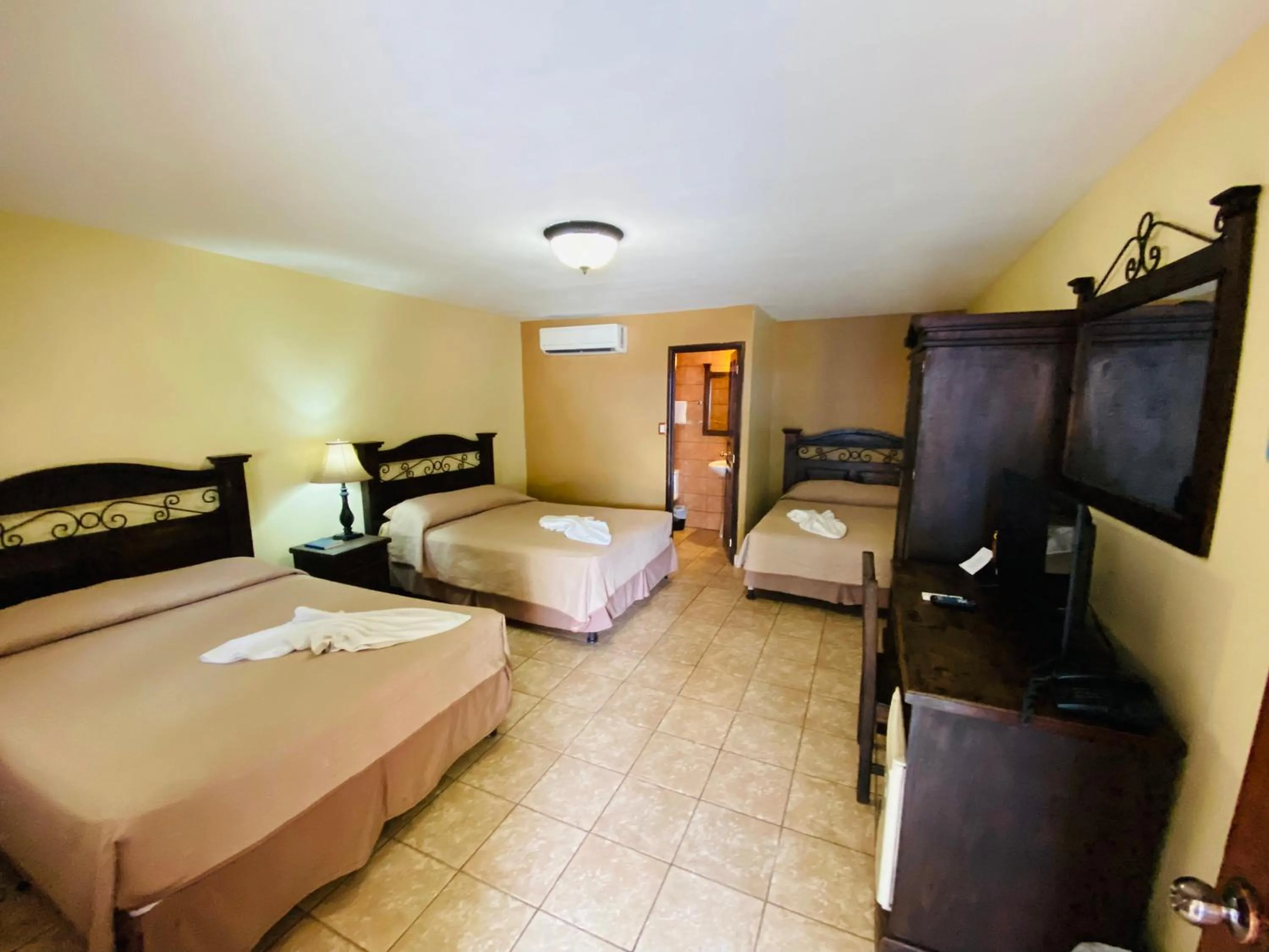 Photo of the whole room, Bed in Hotel Puerto Libre