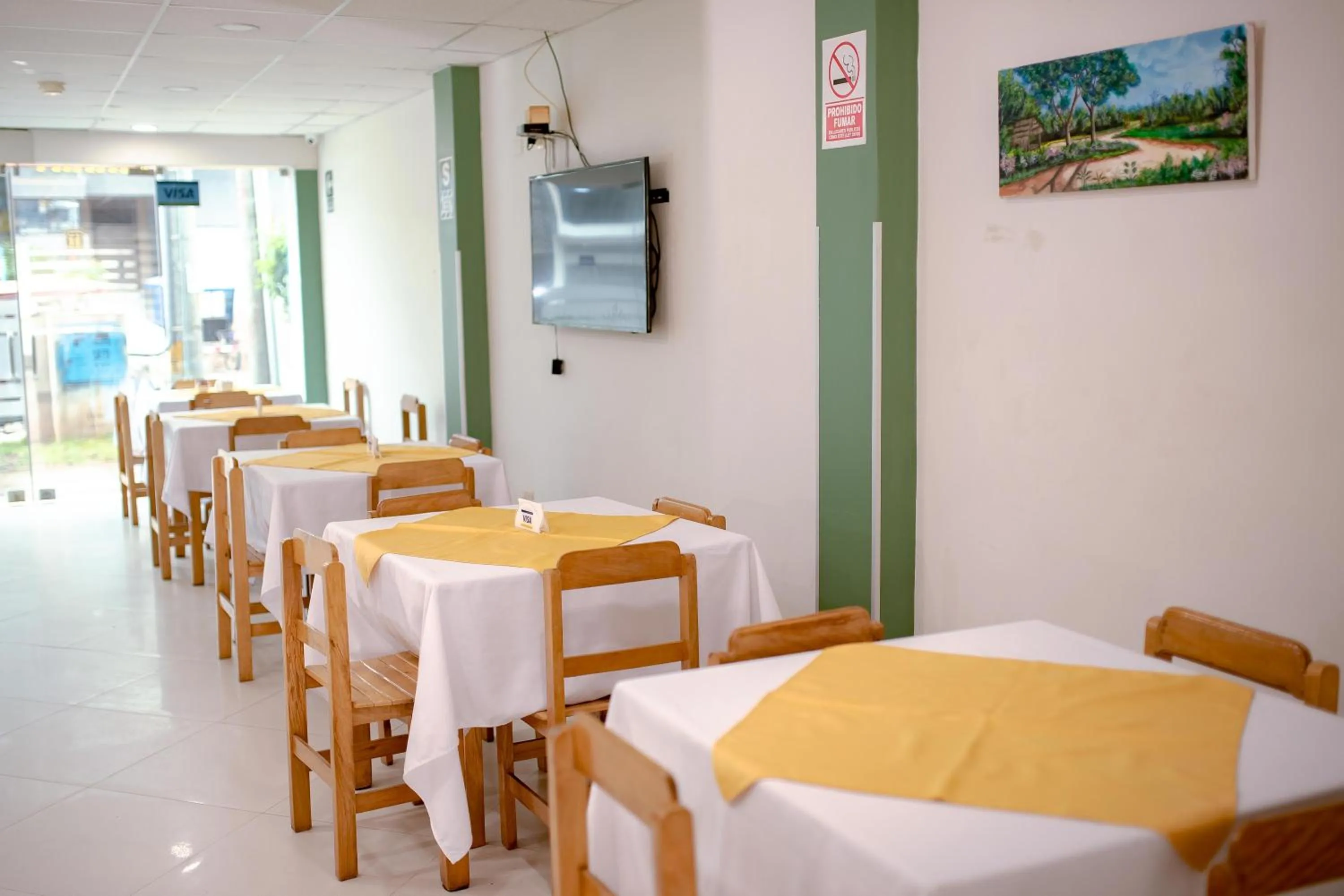 Restaurant/places to eat in Hotel Jhor Bush