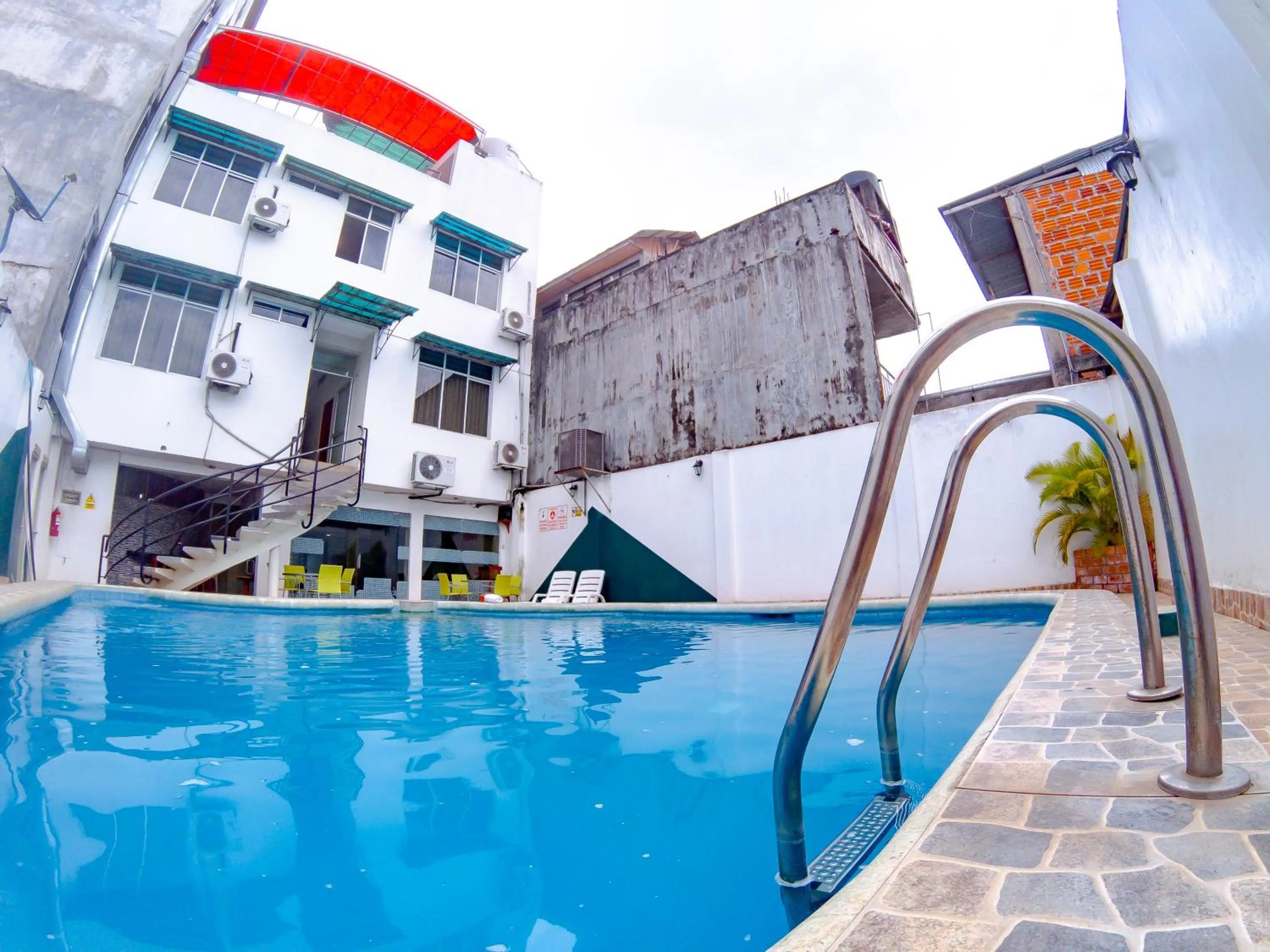 Swimming pool in Hotel Jhor Bush