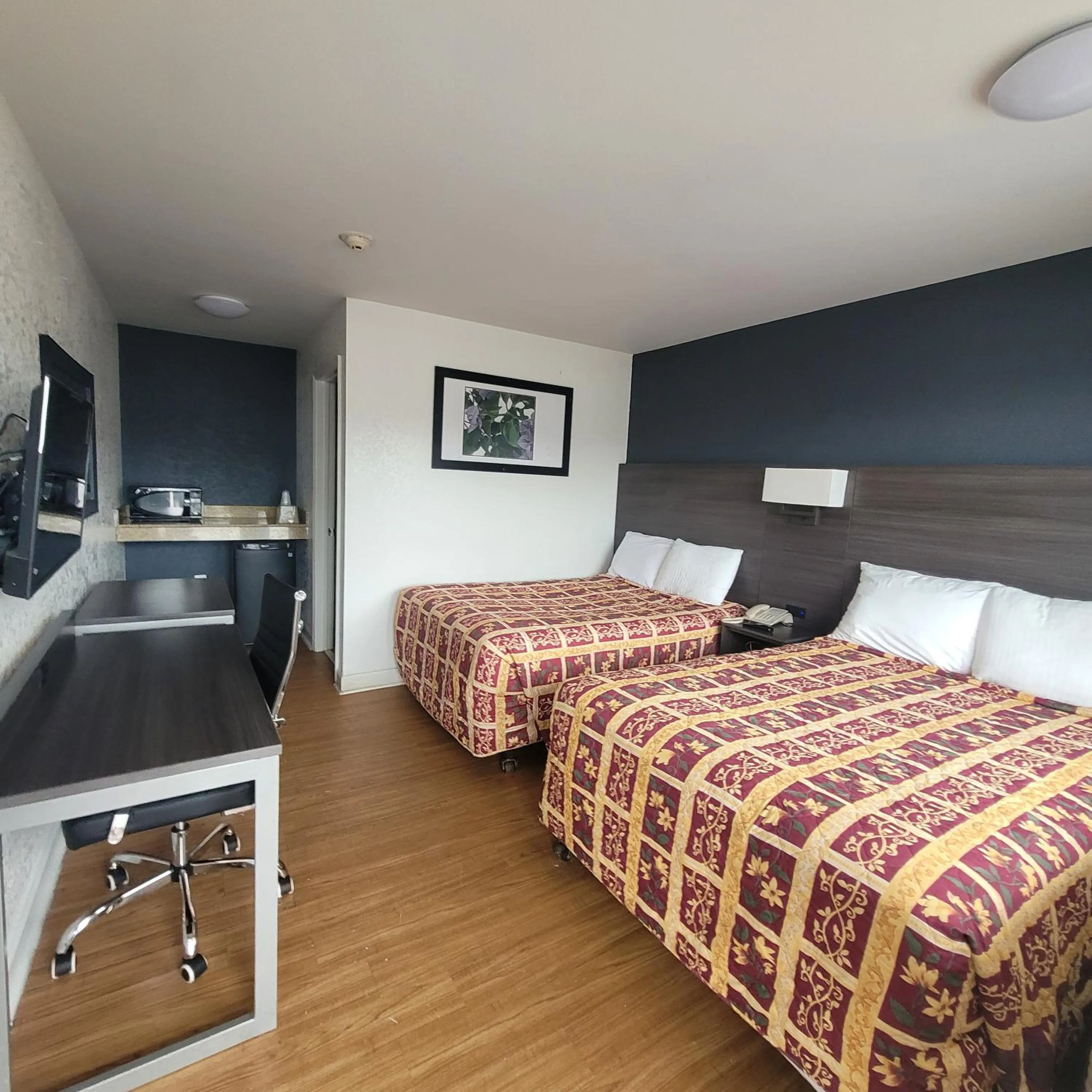 Bed in Budget Inn