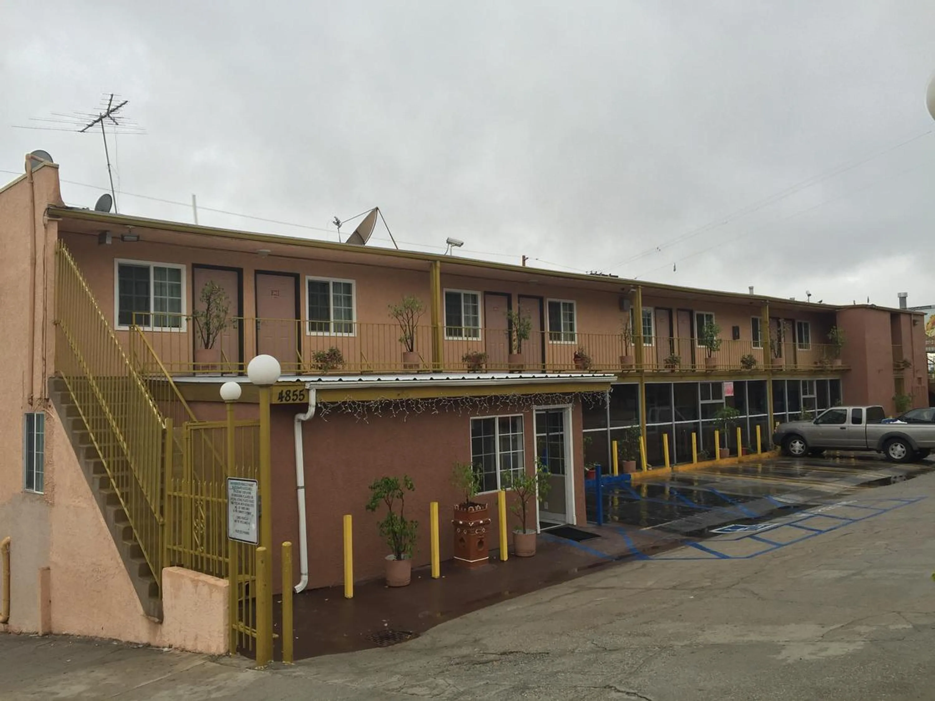 Property building in Highland Park Motel