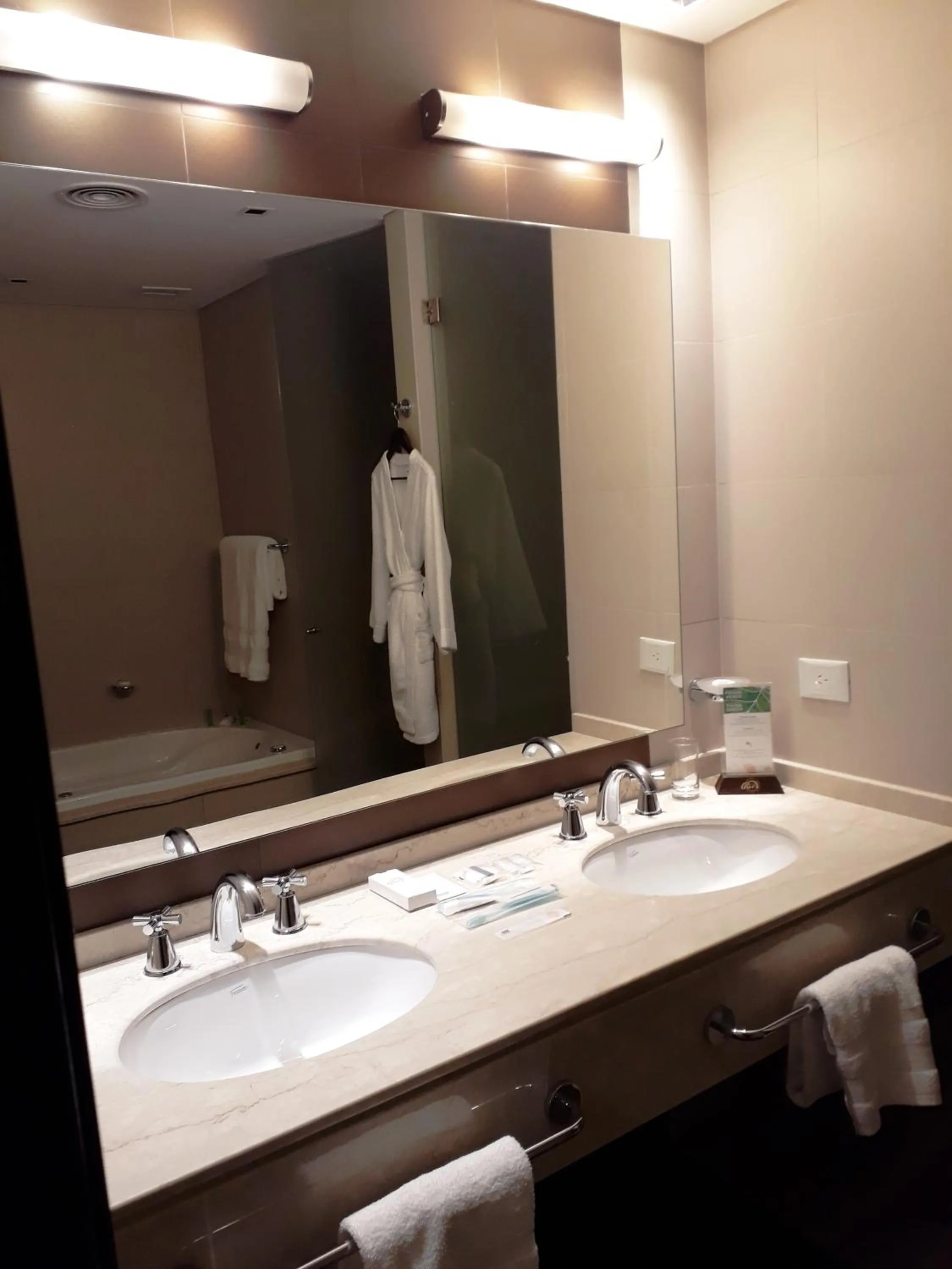 Bathroom in Hotel y Casino Del Río - General Roca