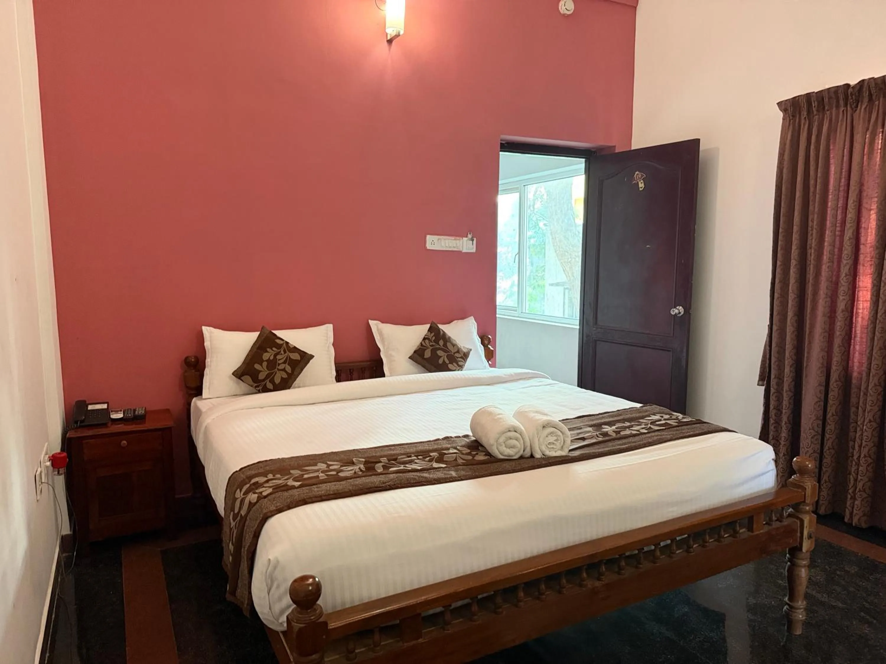 Bedroom, Bed in Hotel Bon Sejour