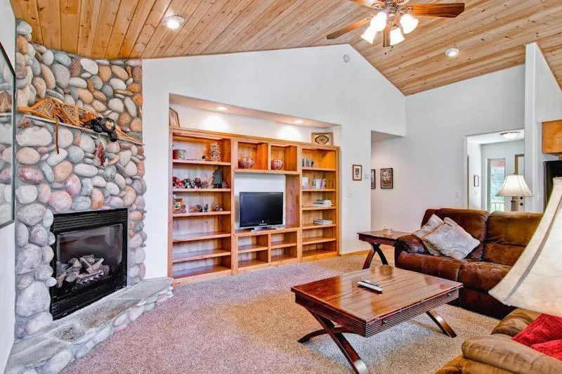 Bears Den & Little Bear