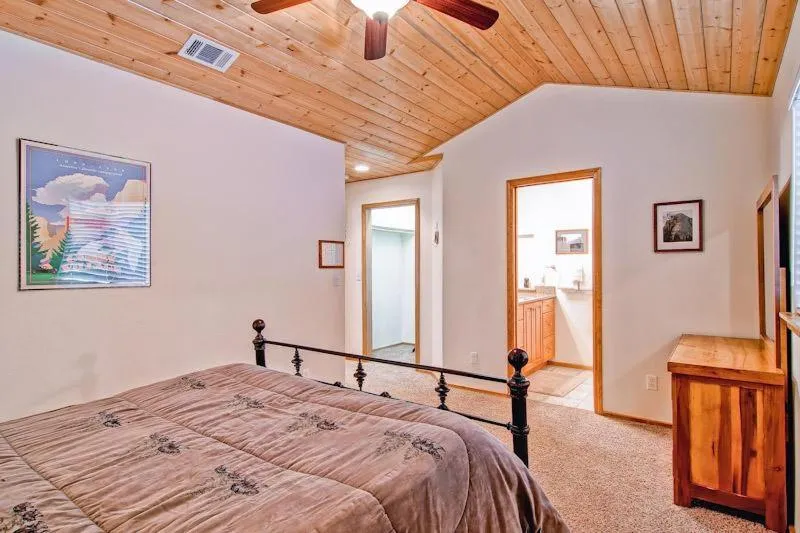 Bed in Bears Den & Little Bear