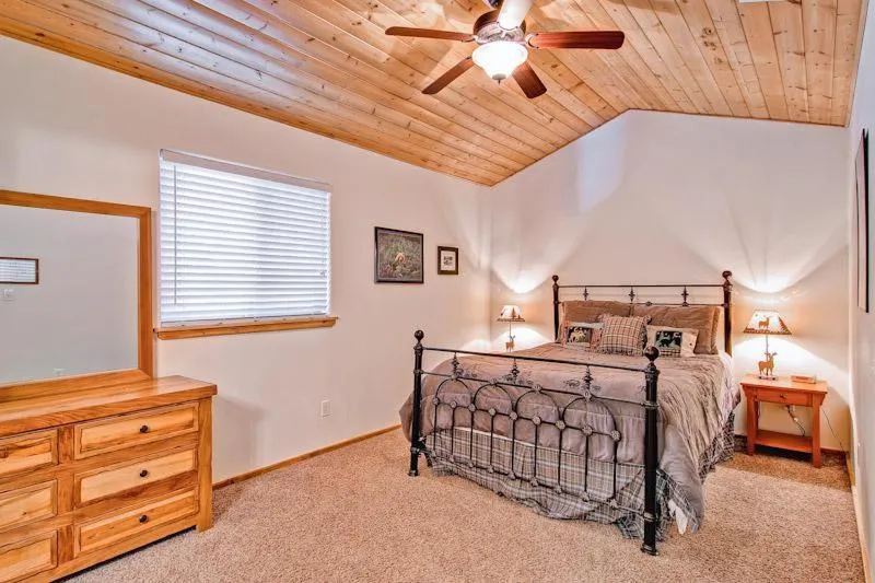 Bed in Bears Den & Little Bear