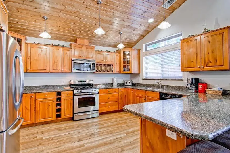 Bears Den & Little Bear