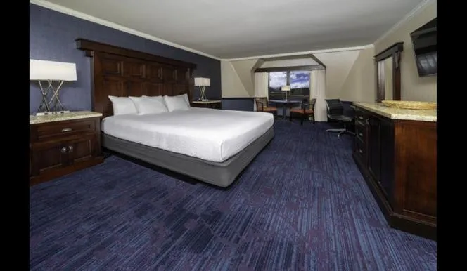 Bed in Carson Valley Inn