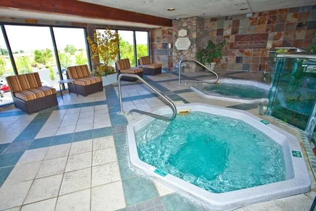 Swimming pool in Carson Valley Inn