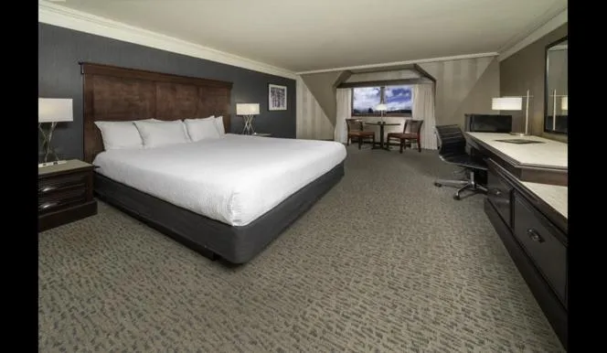 Bed in Carson Valley Inn