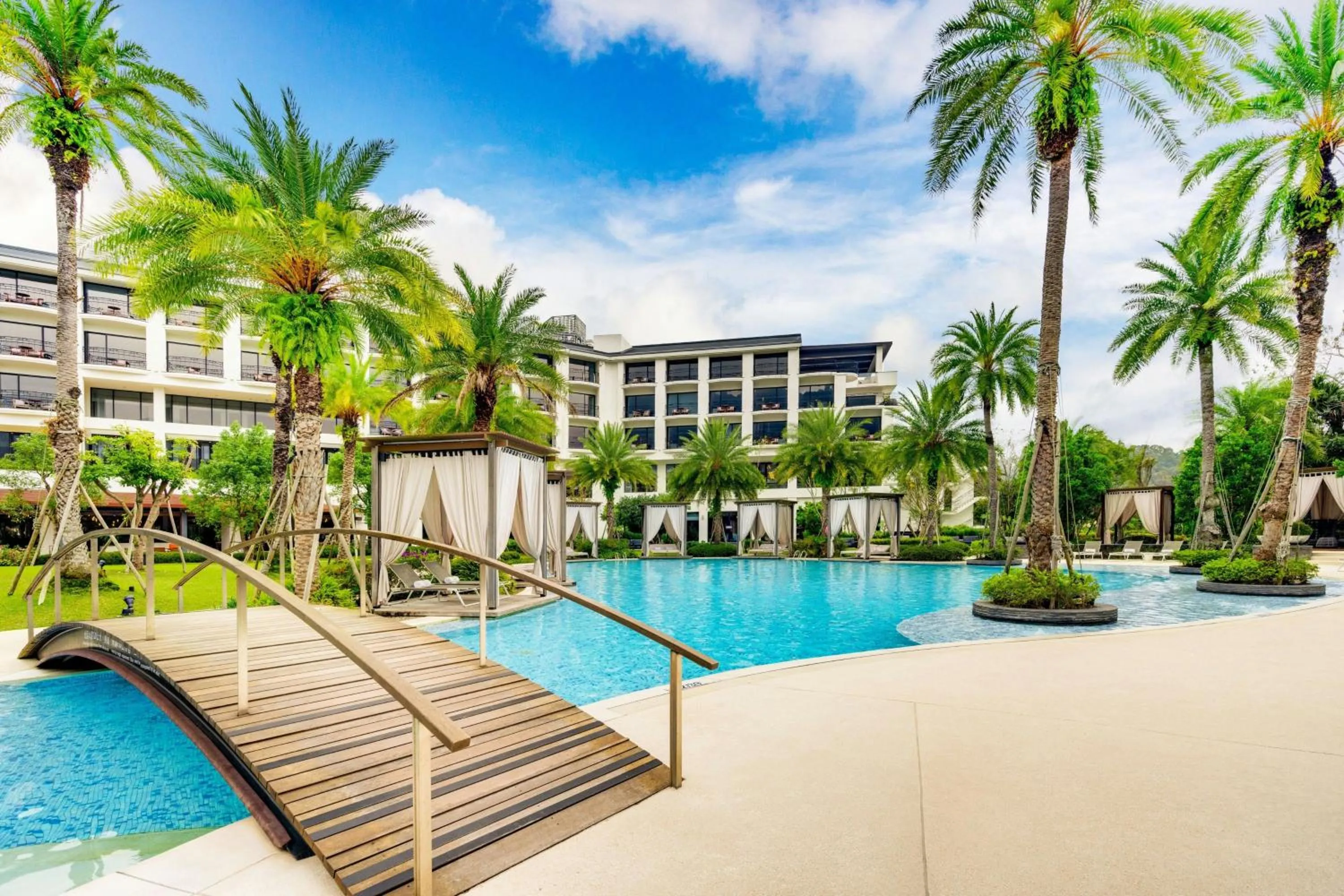 Swimming pool in The Westin Tashee Resort, Taoyuan