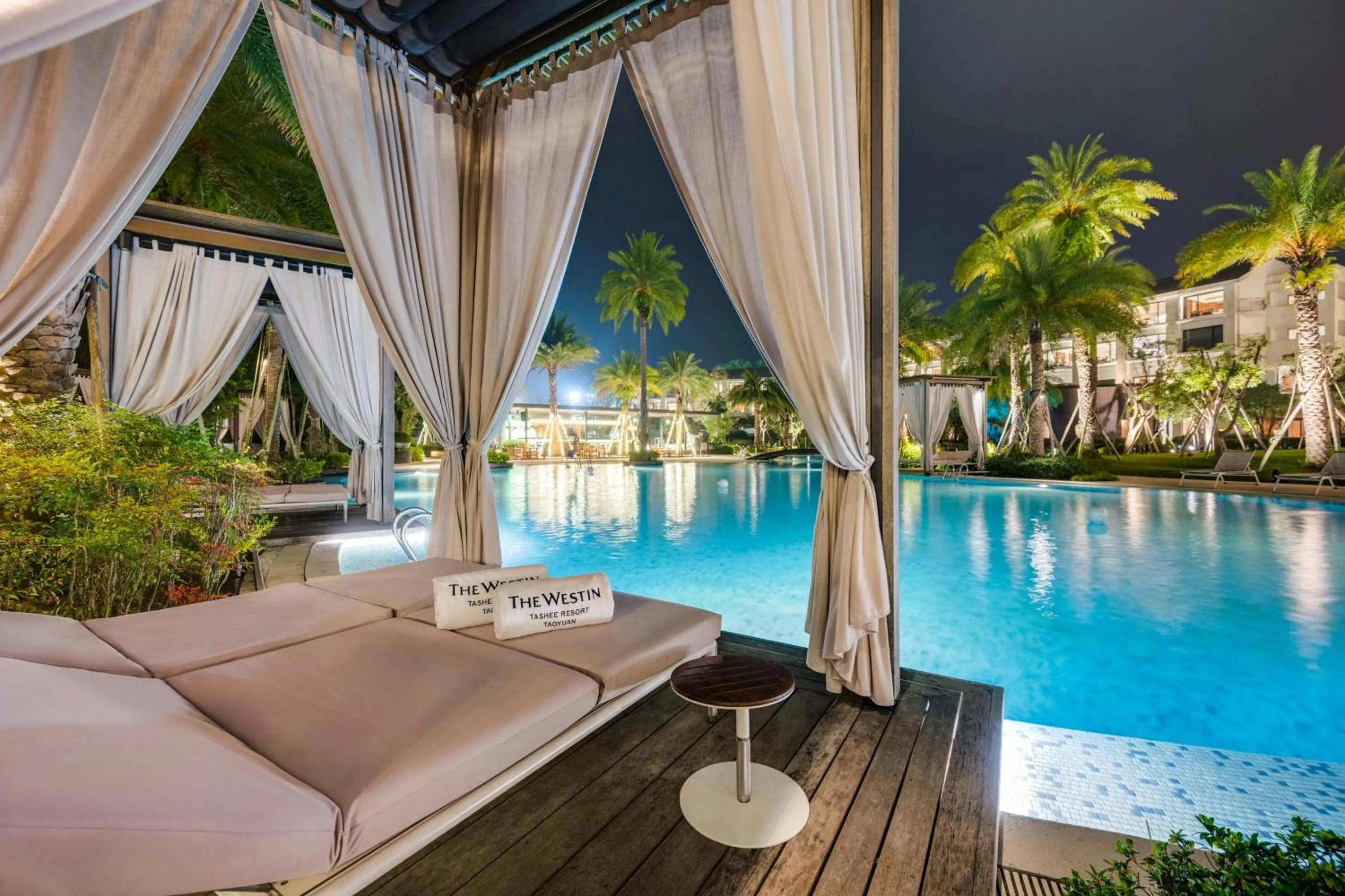 Swimming pool in The Westin Tashee Resort, Taoyuan
