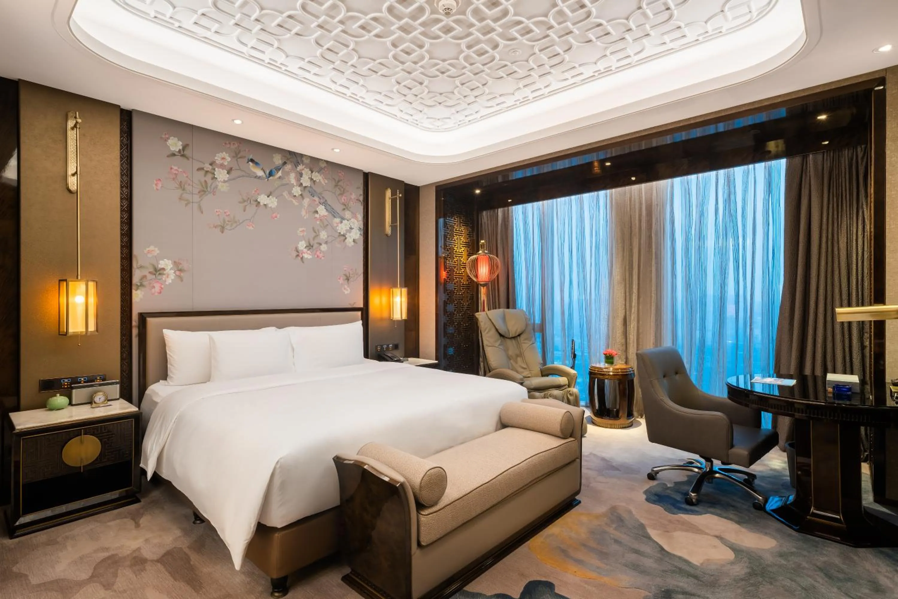 Grand Deluxe King Room with River View in Wanda Reign Chengdu